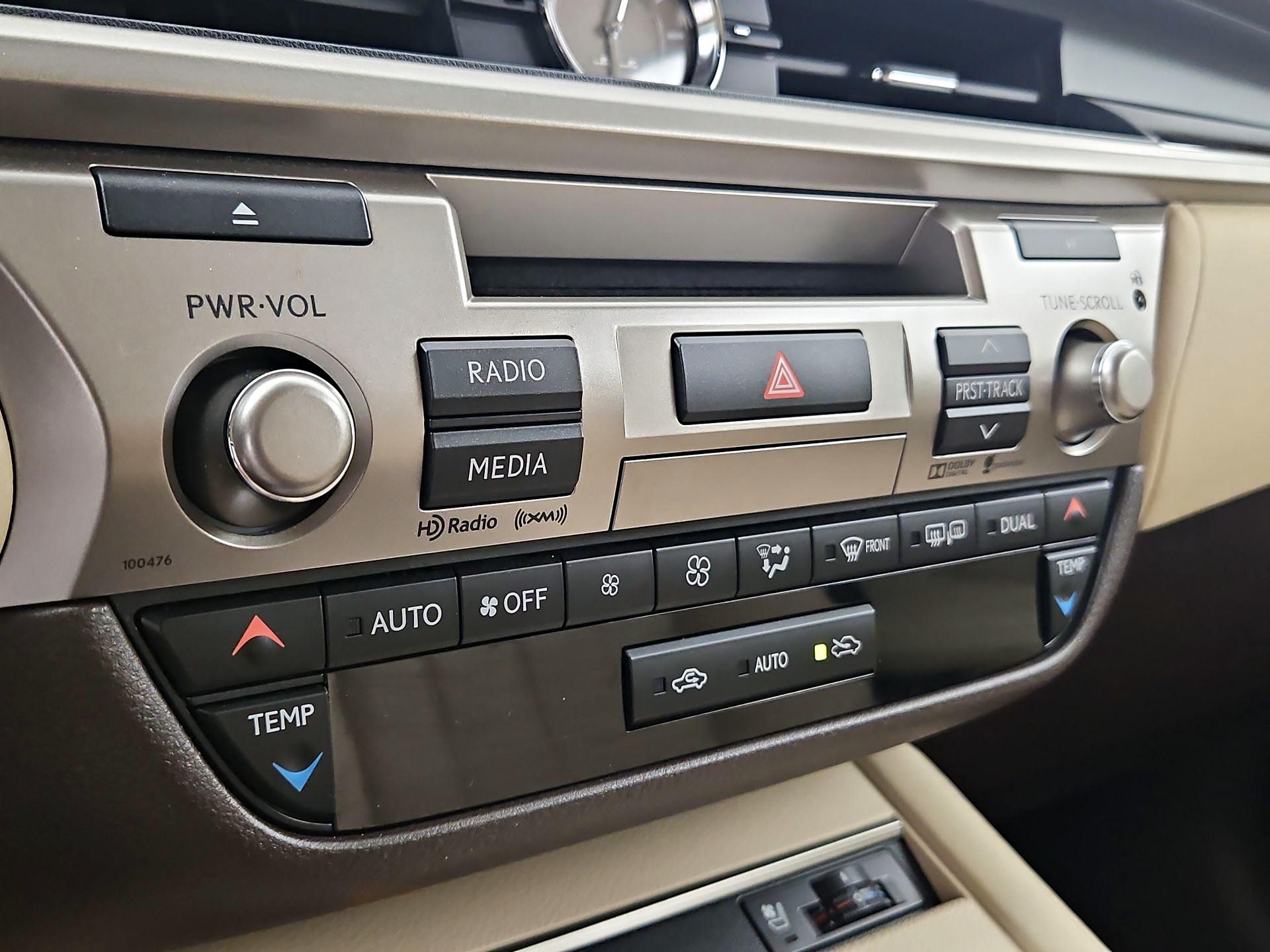 Thumbnail: 2016 Lexus ES - 16