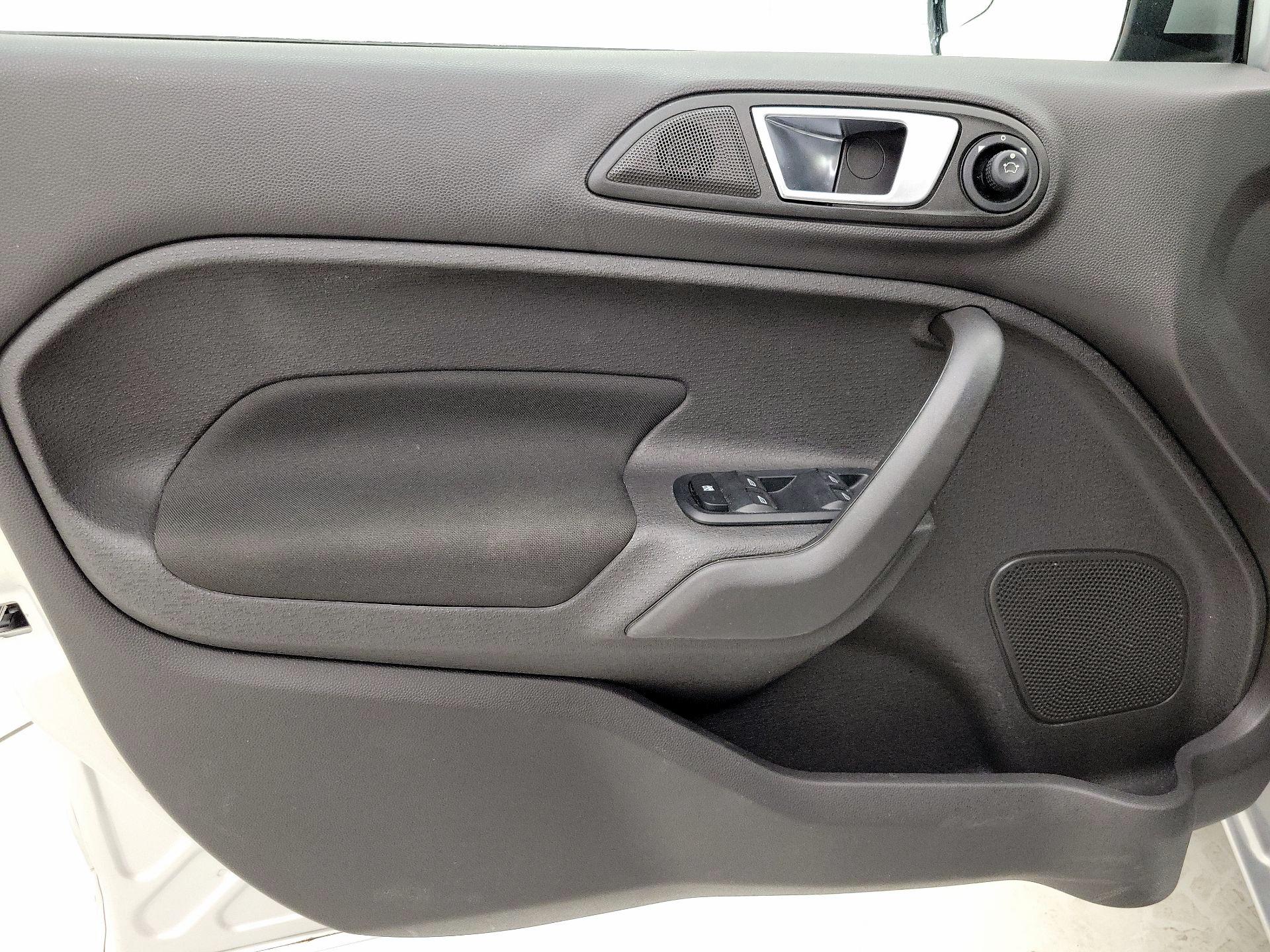 Thumbnail: 2015 Ford Fiesta - 12