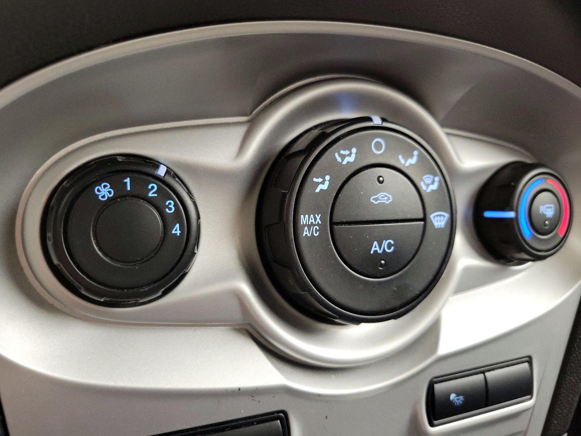 Thumbnail: 2015 Ford Fiesta - 15