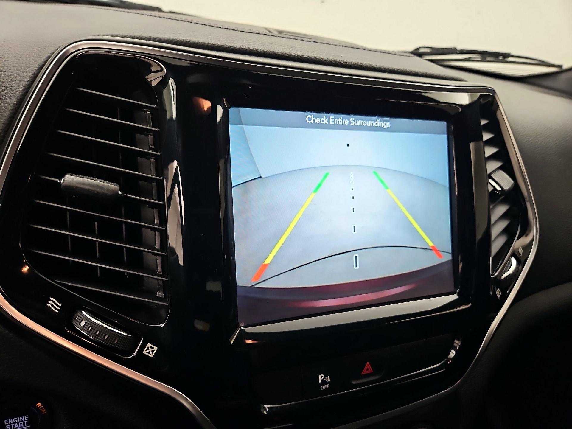 Thumbnail: 2019 Jeep Cherokee - 15