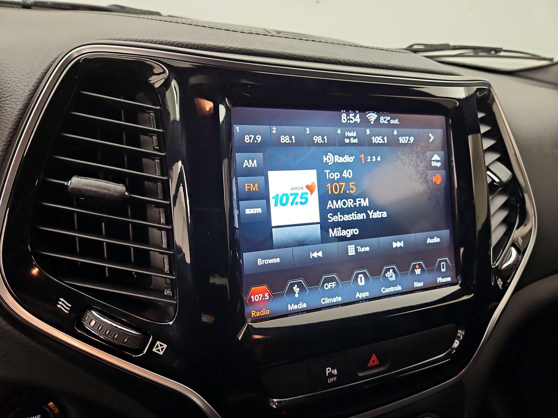 Thumbnail: 2019 Jeep Cherokee - 16