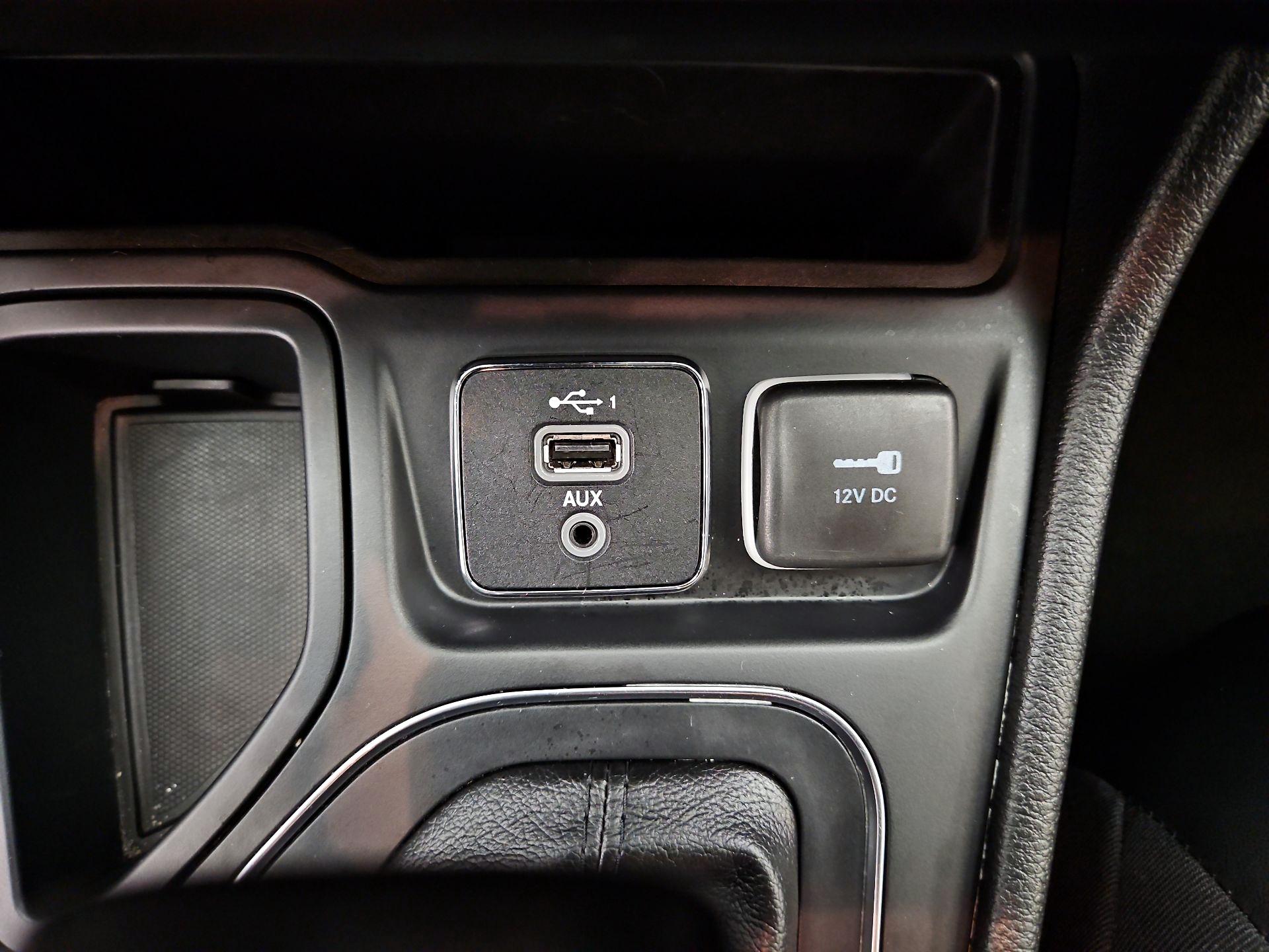 Thumbnail: 2019 Jeep Cherokee - 19