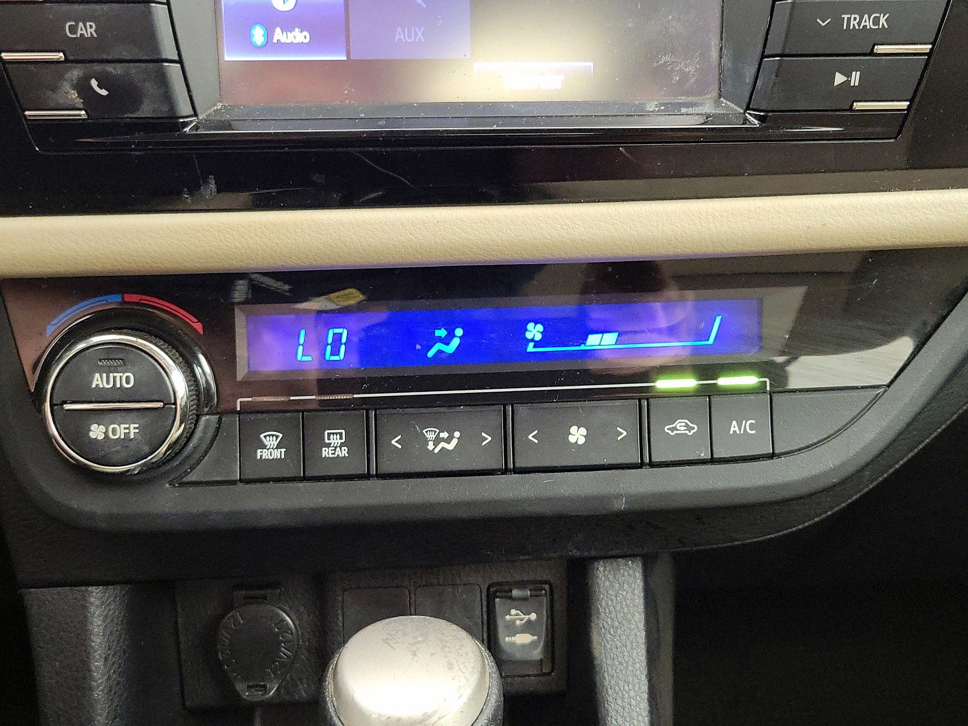 Thumbnail: 2015 Toyota Corolla - 16