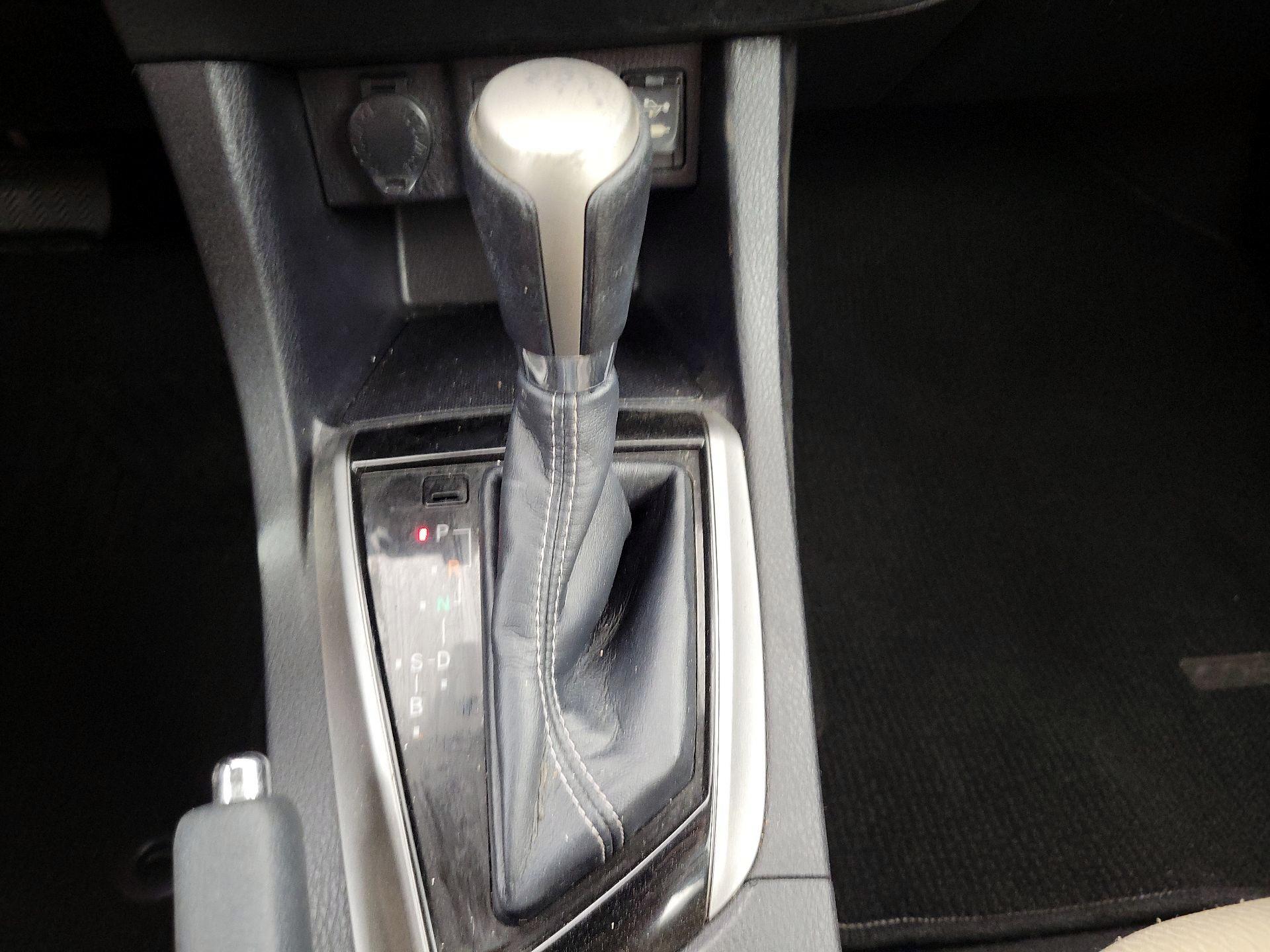 Thumbnail: 2015 Toyota Corolla - 17