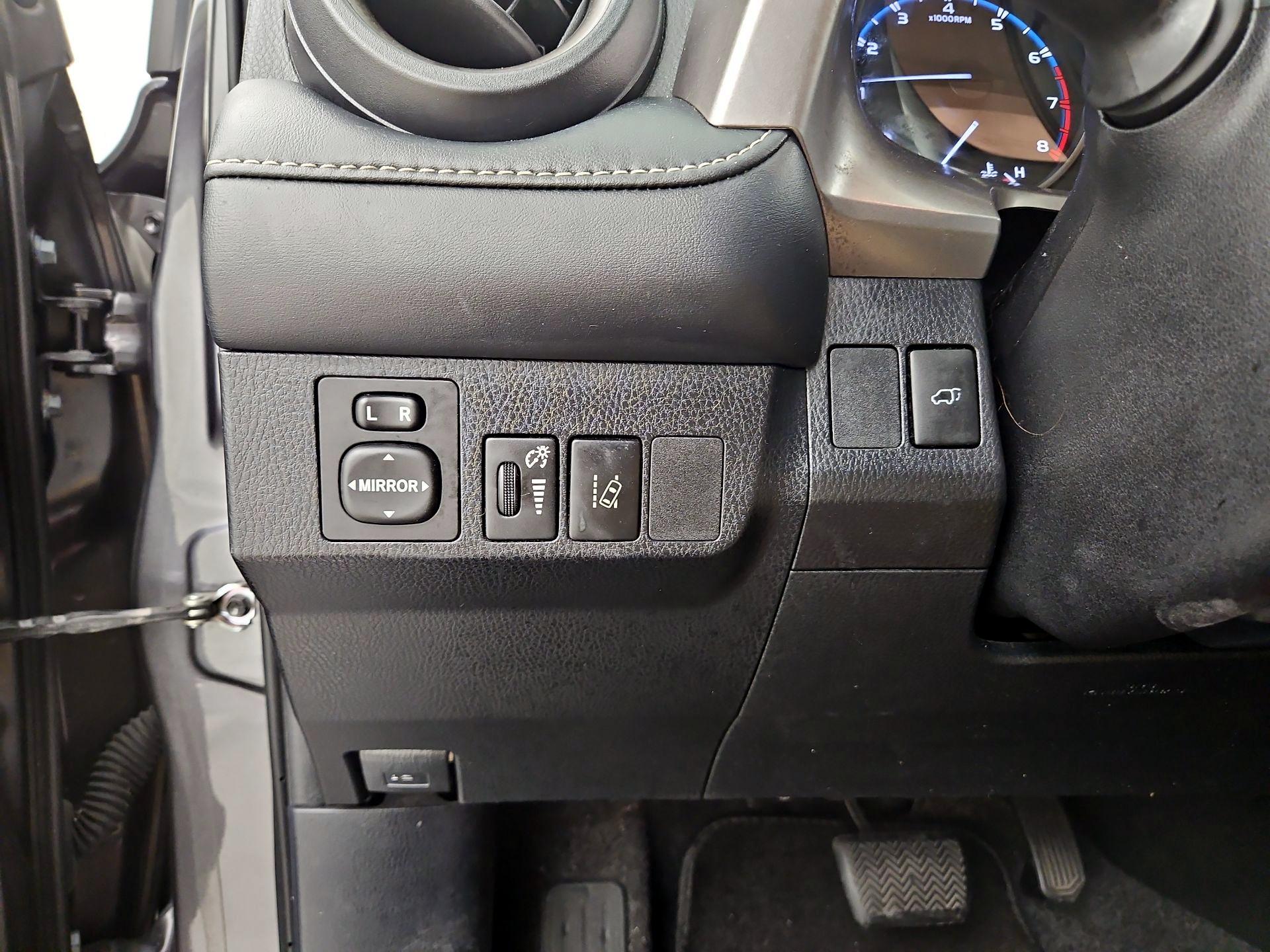 Thumbnail: 2018 Toyota RAV4 - 13