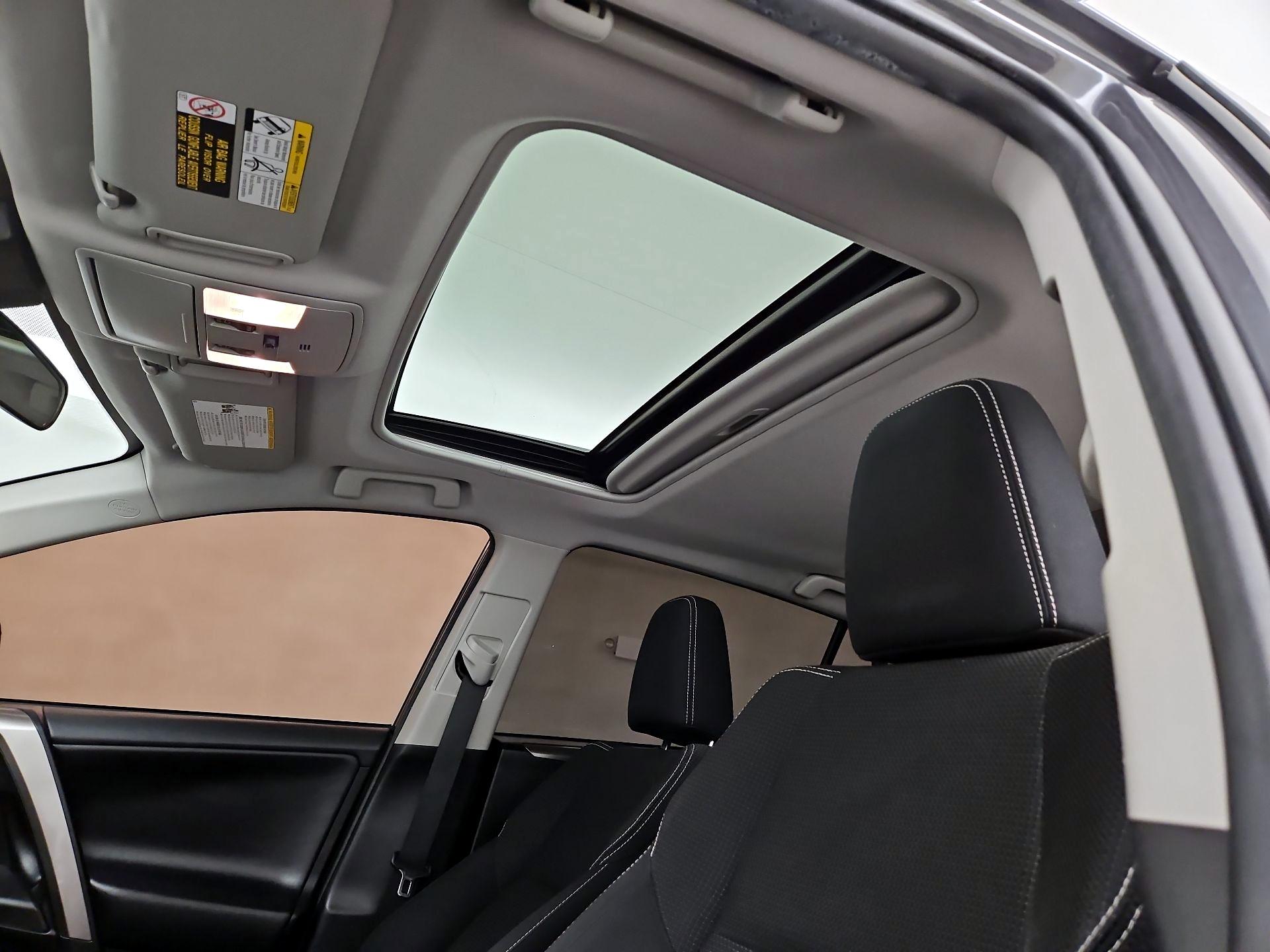 Thumbnail: 2018 Toyota RAV4 - 19