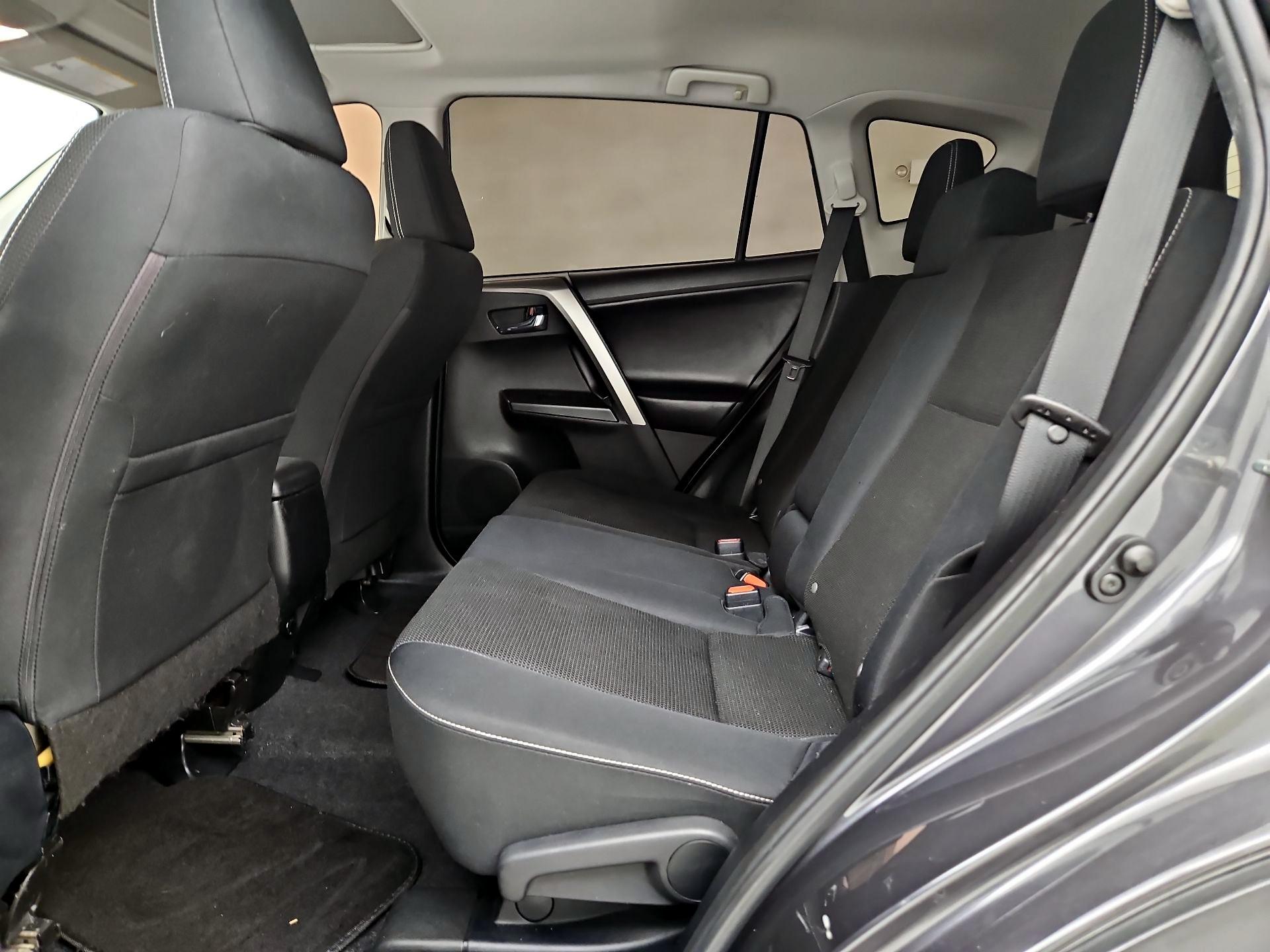 Thumbnail: 2018 Toyota RAV4 - 20