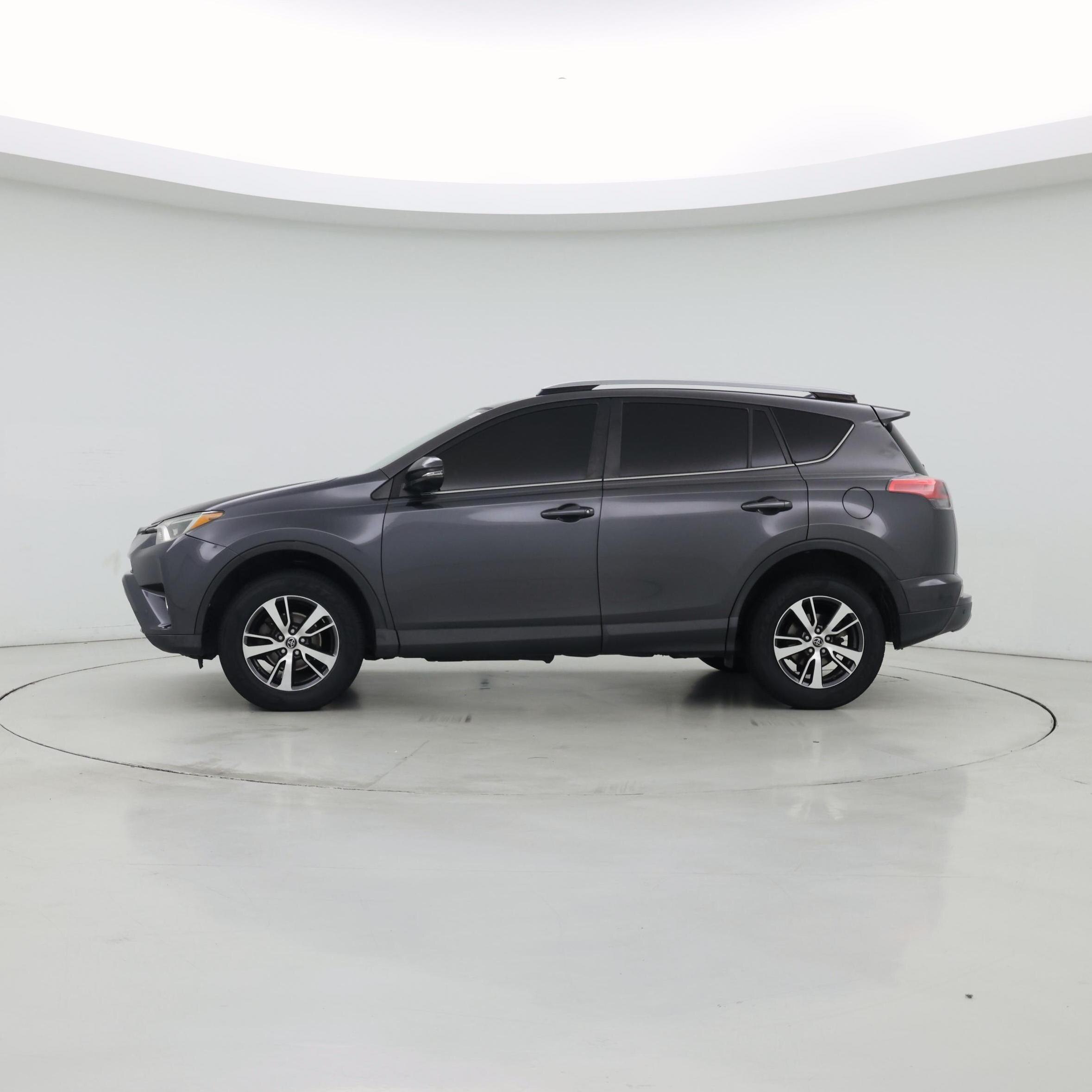 Thumbnail: 2018 Toyota RAV4 - 3