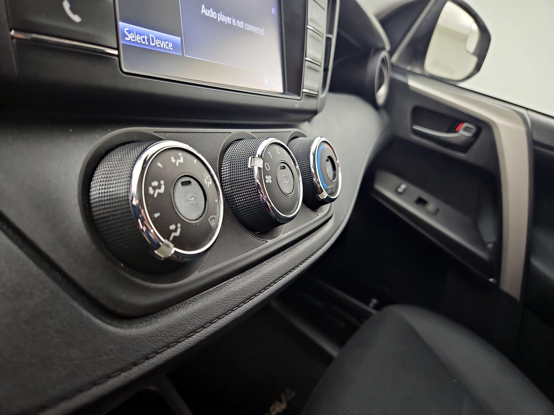 Thumbnail: 2018 Toyota RAV4 - 16