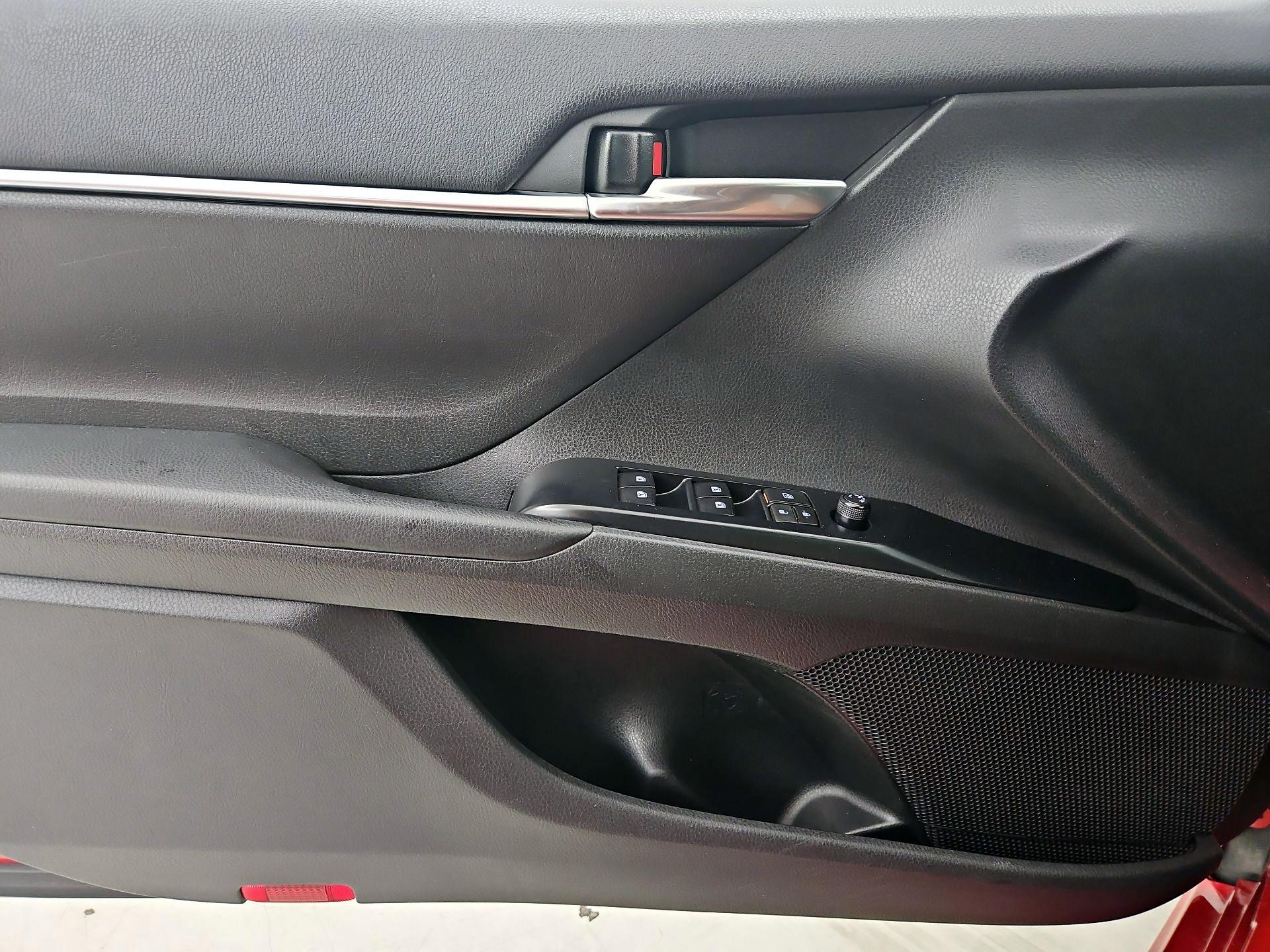 Thumbnail: 2020 Toyota Camry - 12