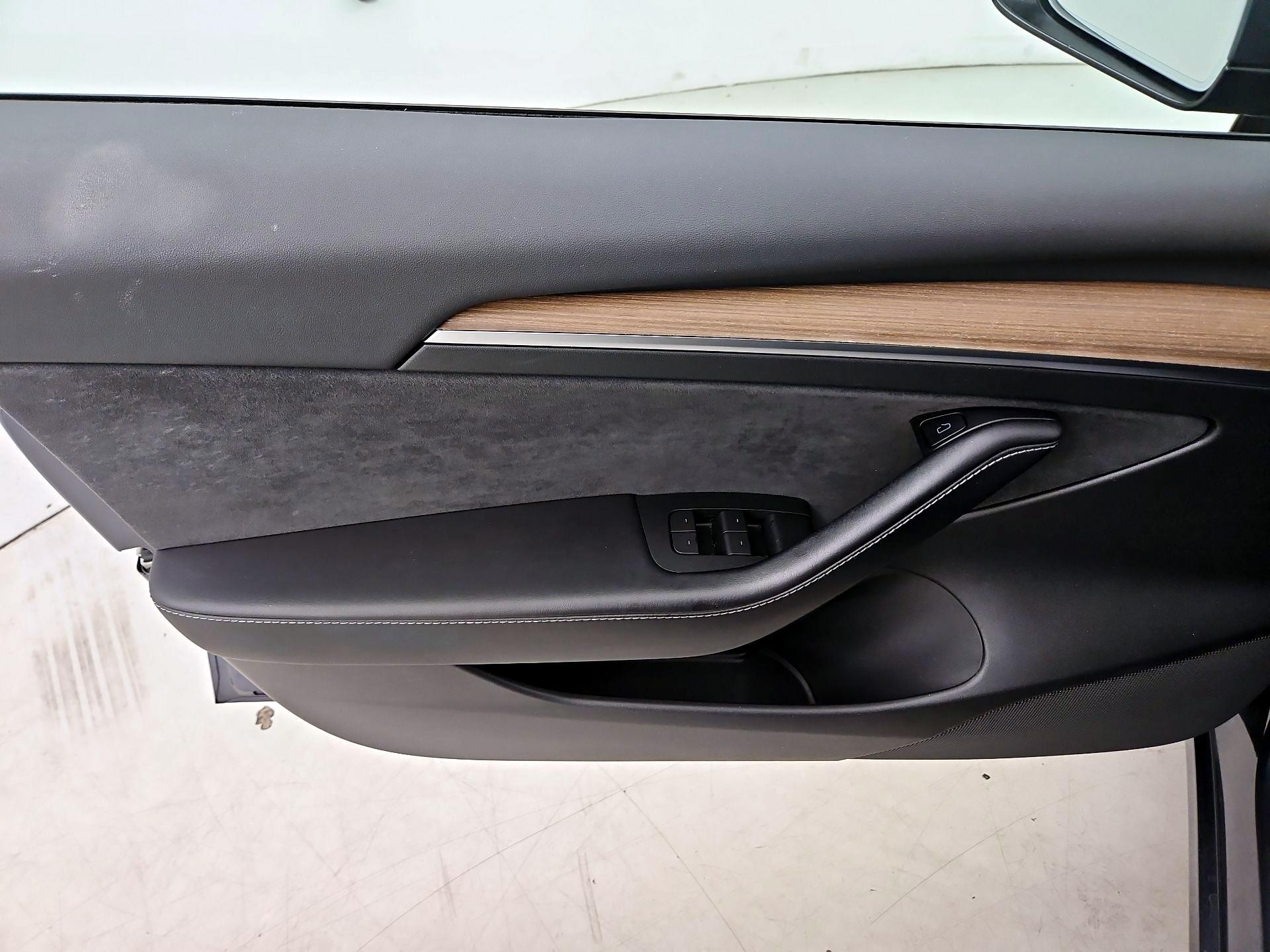 Thumbnail: 2023 Tesla Model 3 - 12
