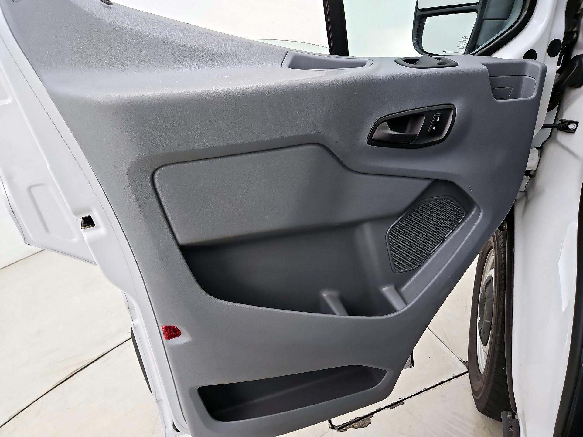 Thumbnail: 2018 Ford Transit Series - 12