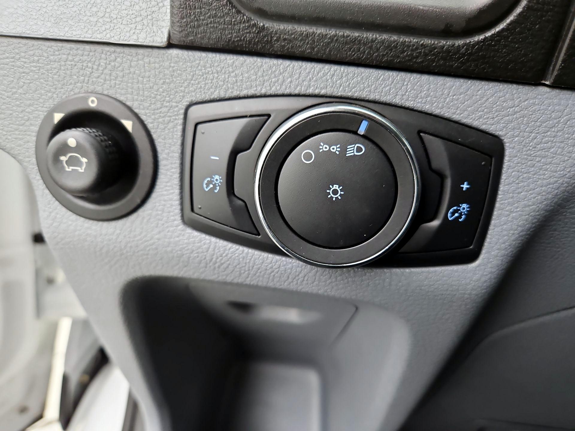Thumbnail: 2018 Ford Transit Series - 13