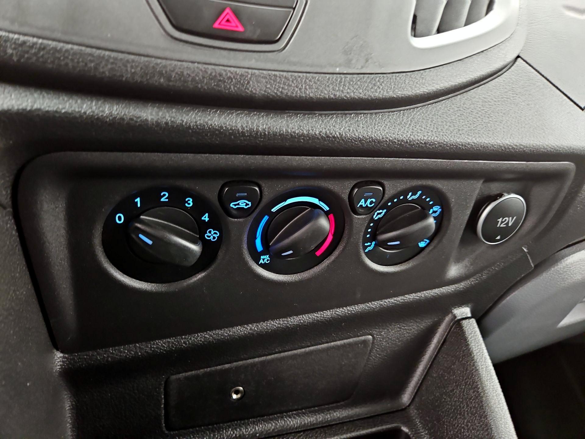Thumbnail: 2018 Ford Transit Series - 16