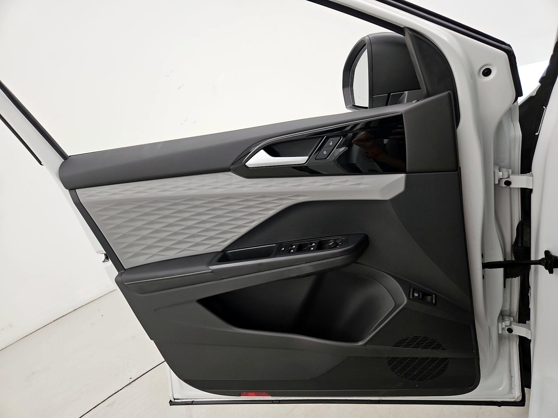 Thumbnail: 2024 Volkswagen Taos - 12