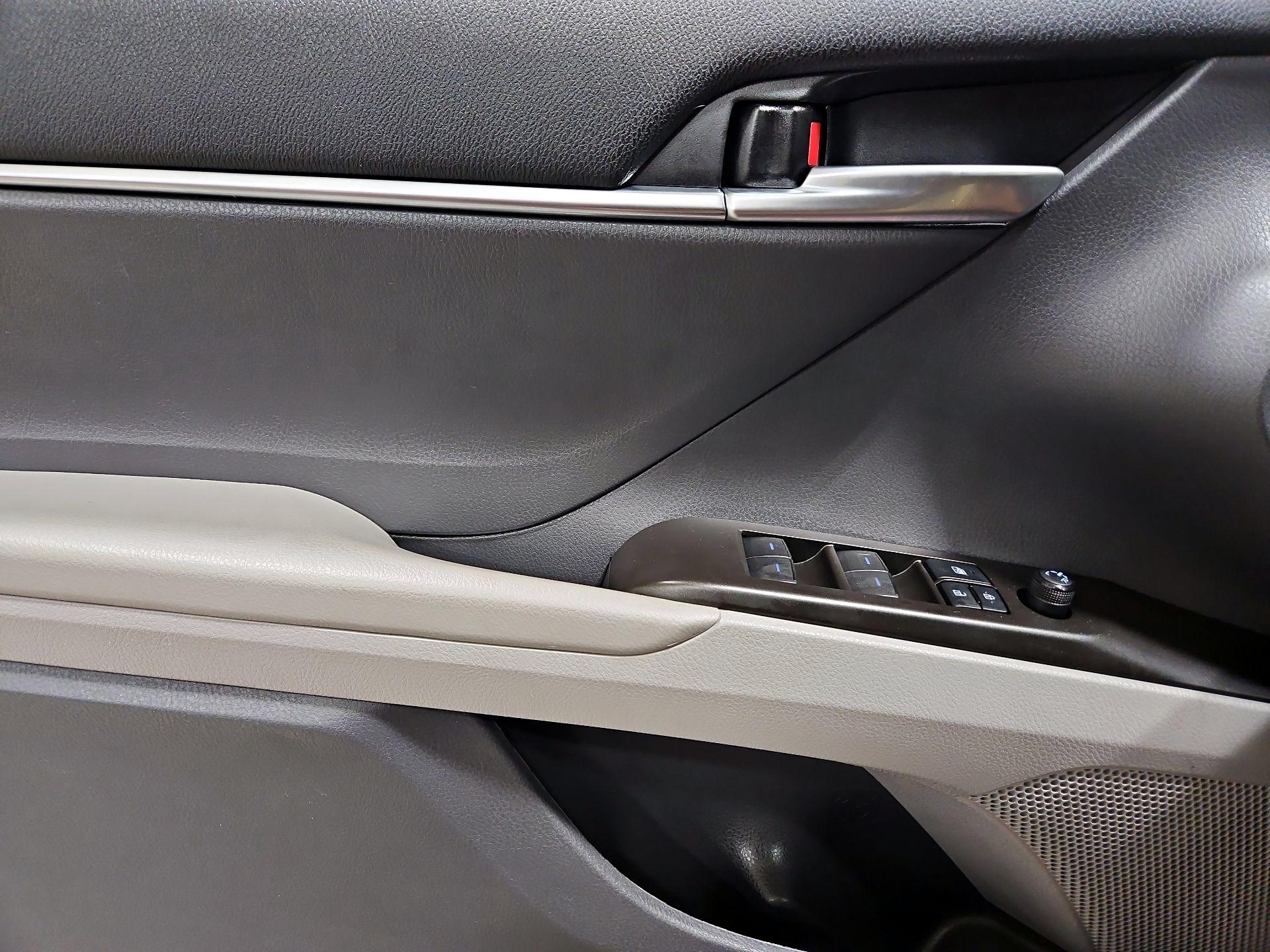 Thumbnail: 2021 Toyota Camry - 12