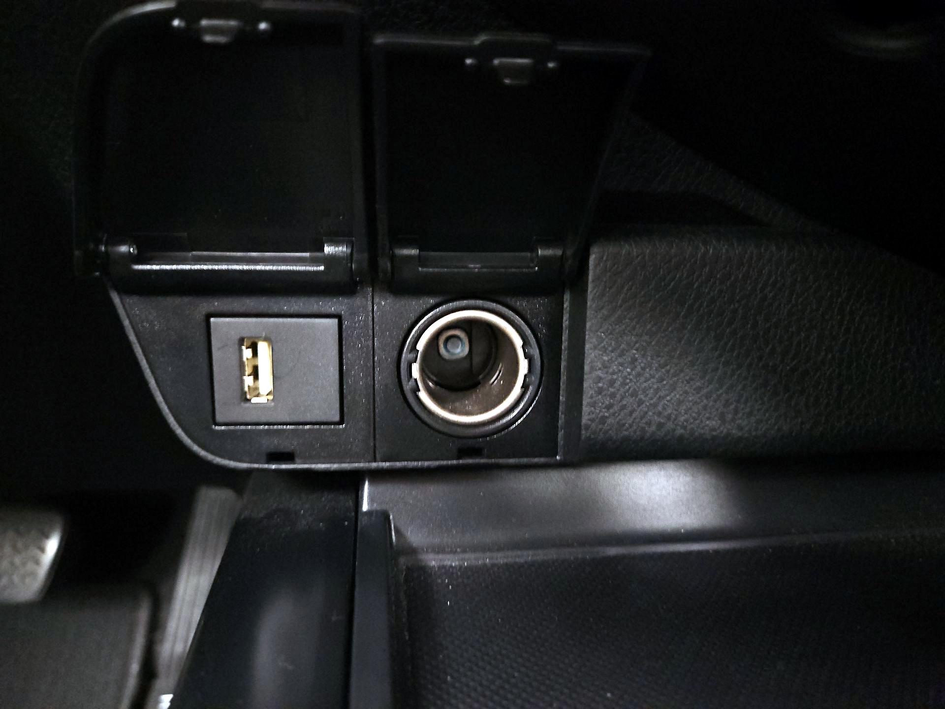 Thumbnail: 2020 Toyota Camry - 18