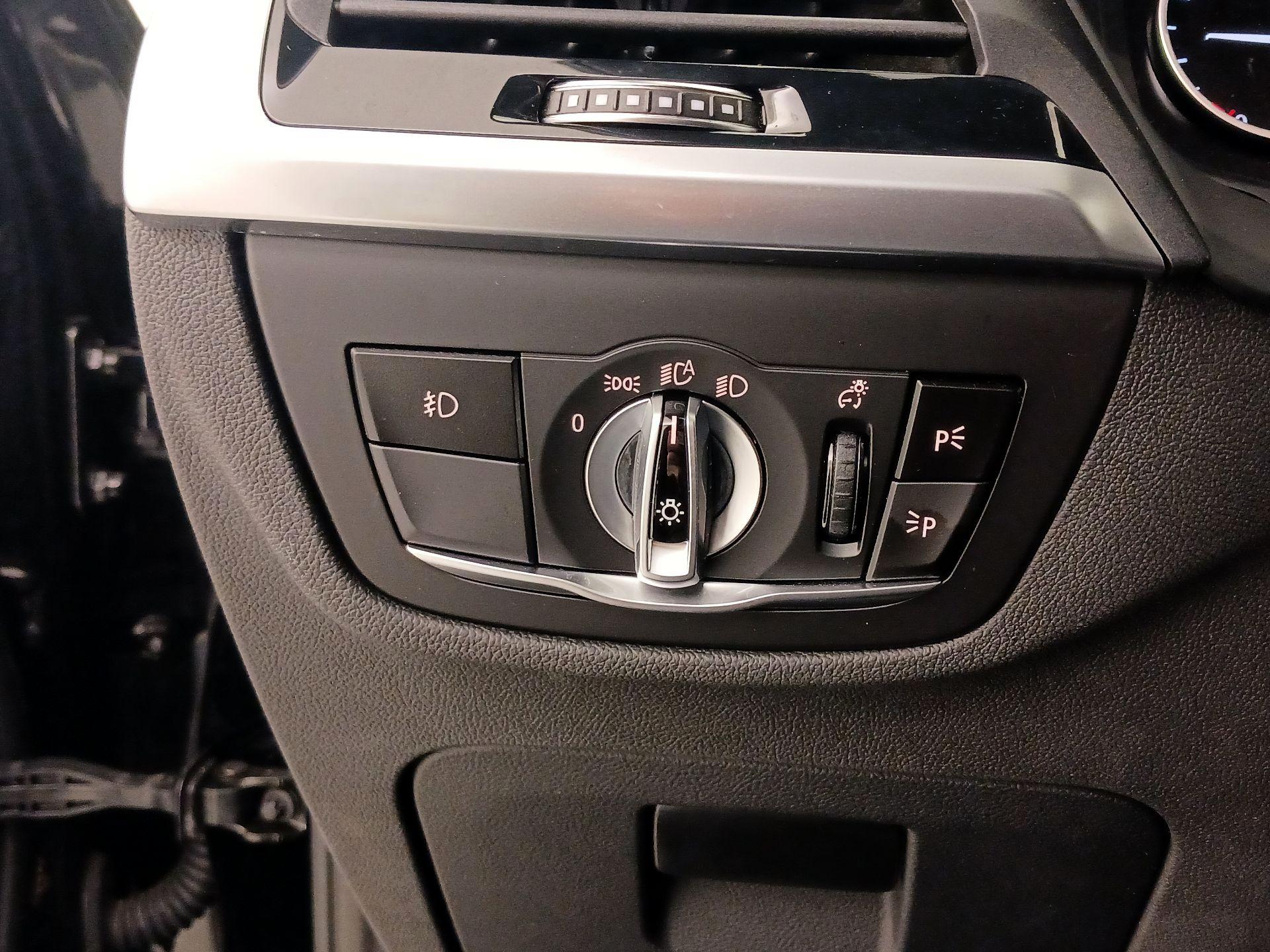 Thumbnail: 2021 BMW X3 - 13