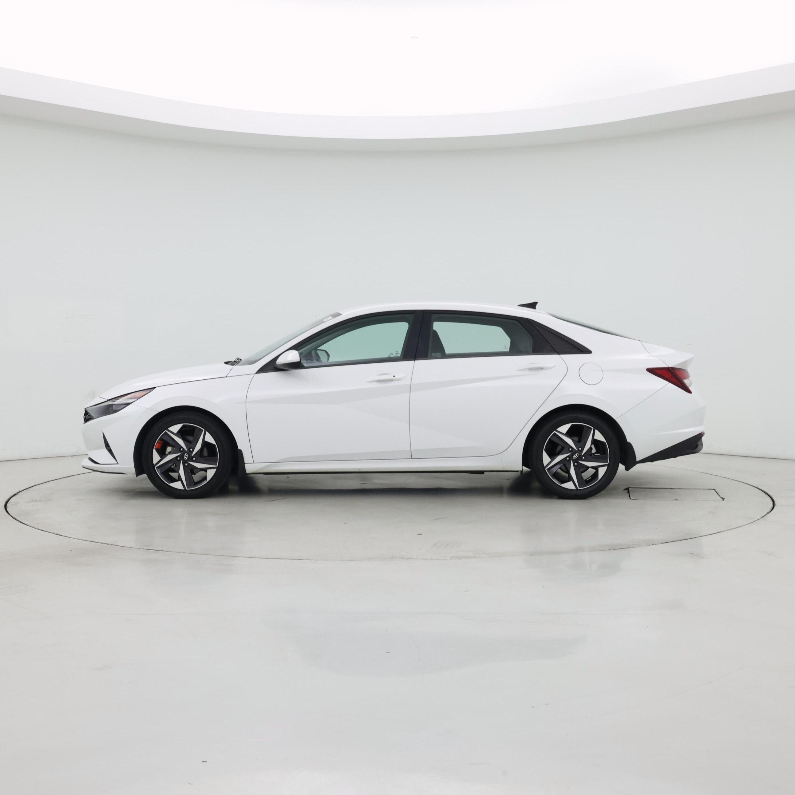 Thumbnail: 2023 Hyundai Elantra - 3