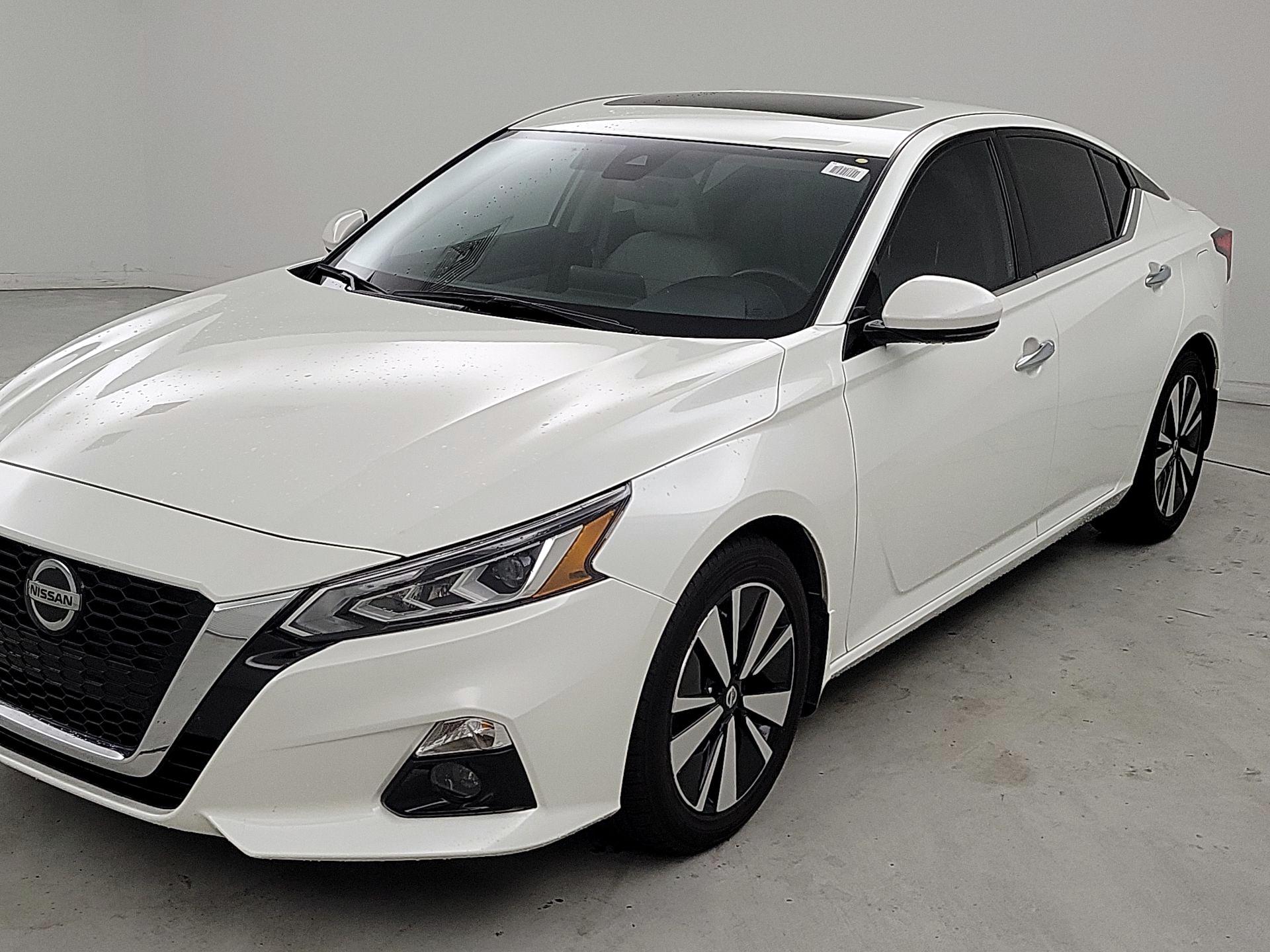 Thumbnail: 2022 Nissan Altima - 3