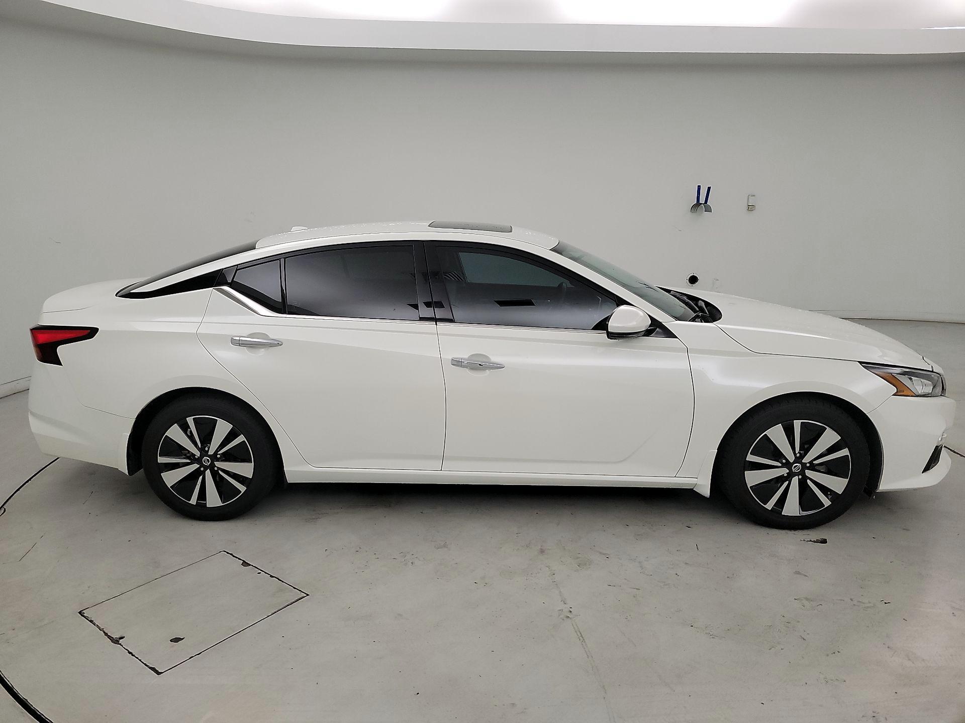 Thumbnail: 2022 Nissan Altima - 4