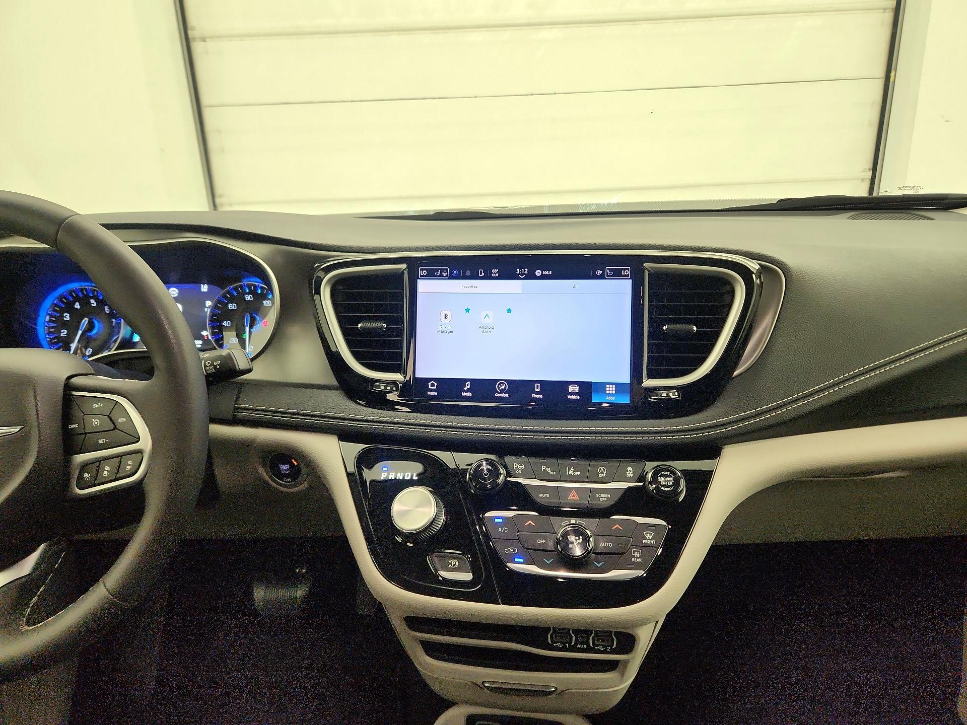 Thumbnail: 2023 Chrysler Pacifica - 9