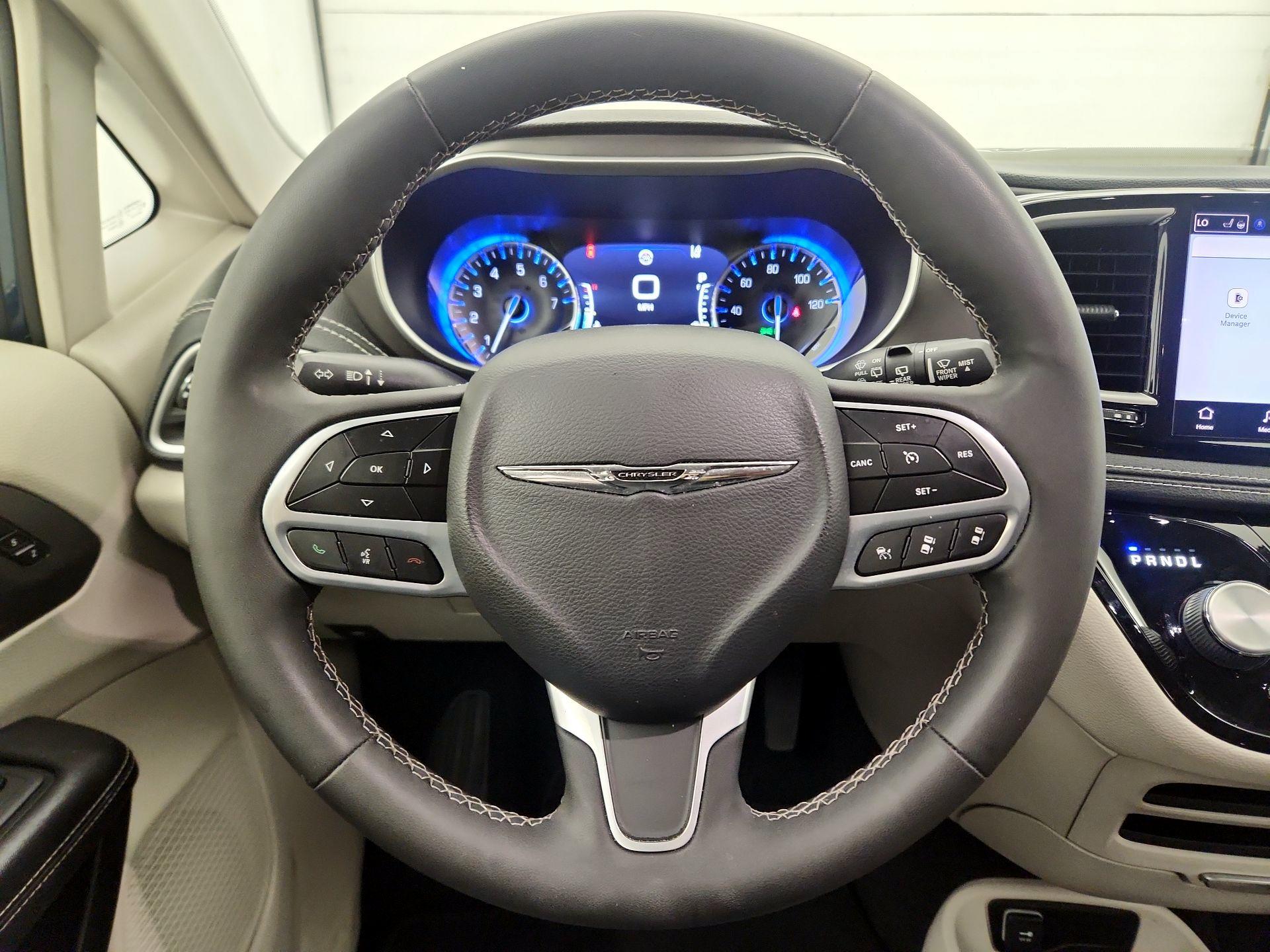 Thumbnail: 2023 Chrysler Pacifica - 10