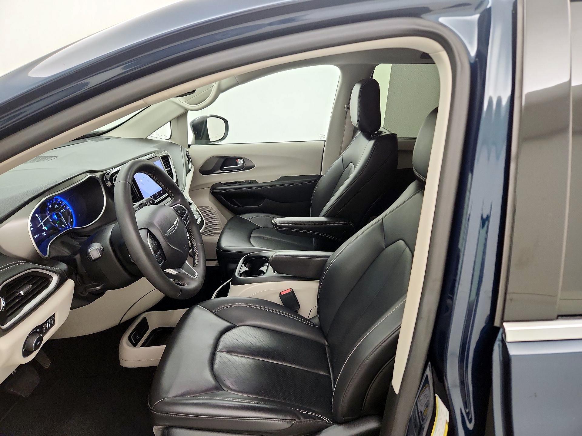 Thumbnail: 2023 Chrysler Pacifica - 11