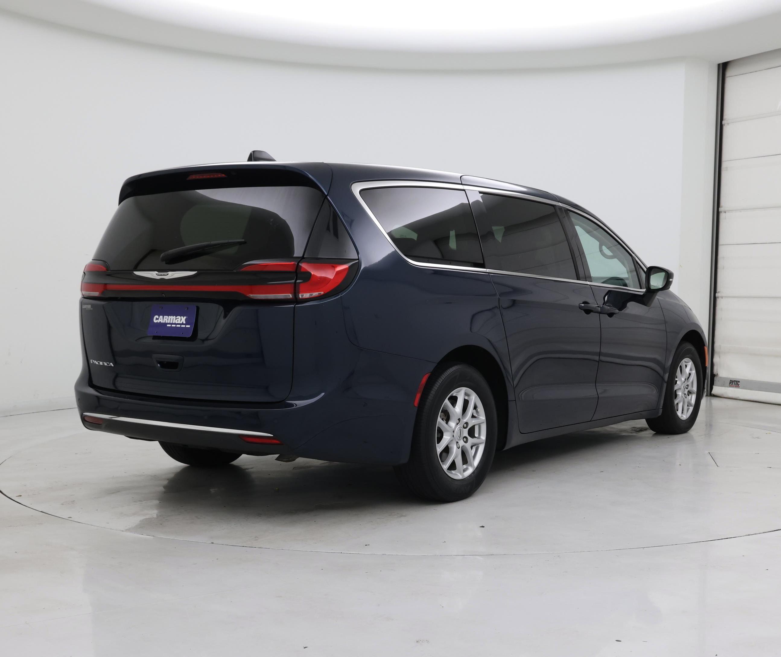 Thumbnail: 2023 Chrysler Pacifica - 8
