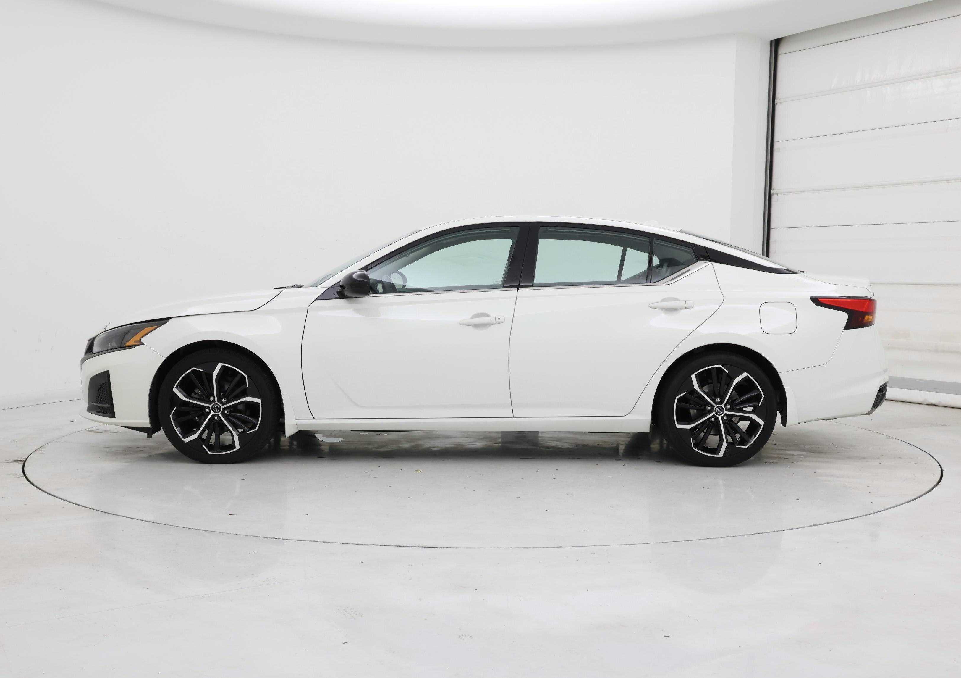 Thumbnail: 2023 Nissan Altima - 3