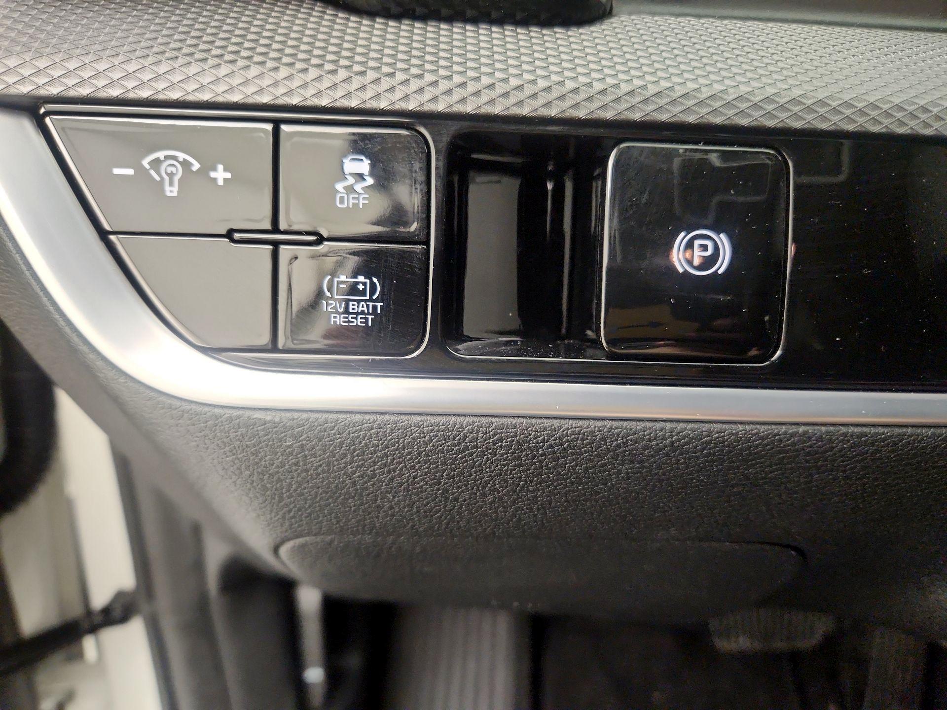 Thumbnail: 2023 Kia Sportage - 13
