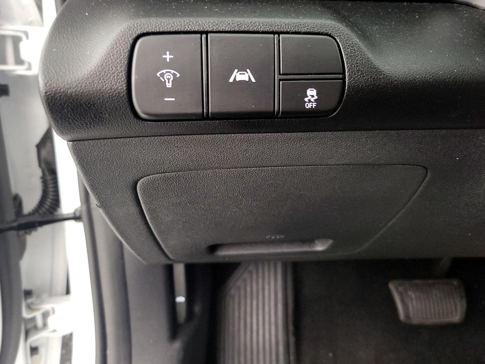 Thumbnail: 2021 Hyundai Elantra - 11