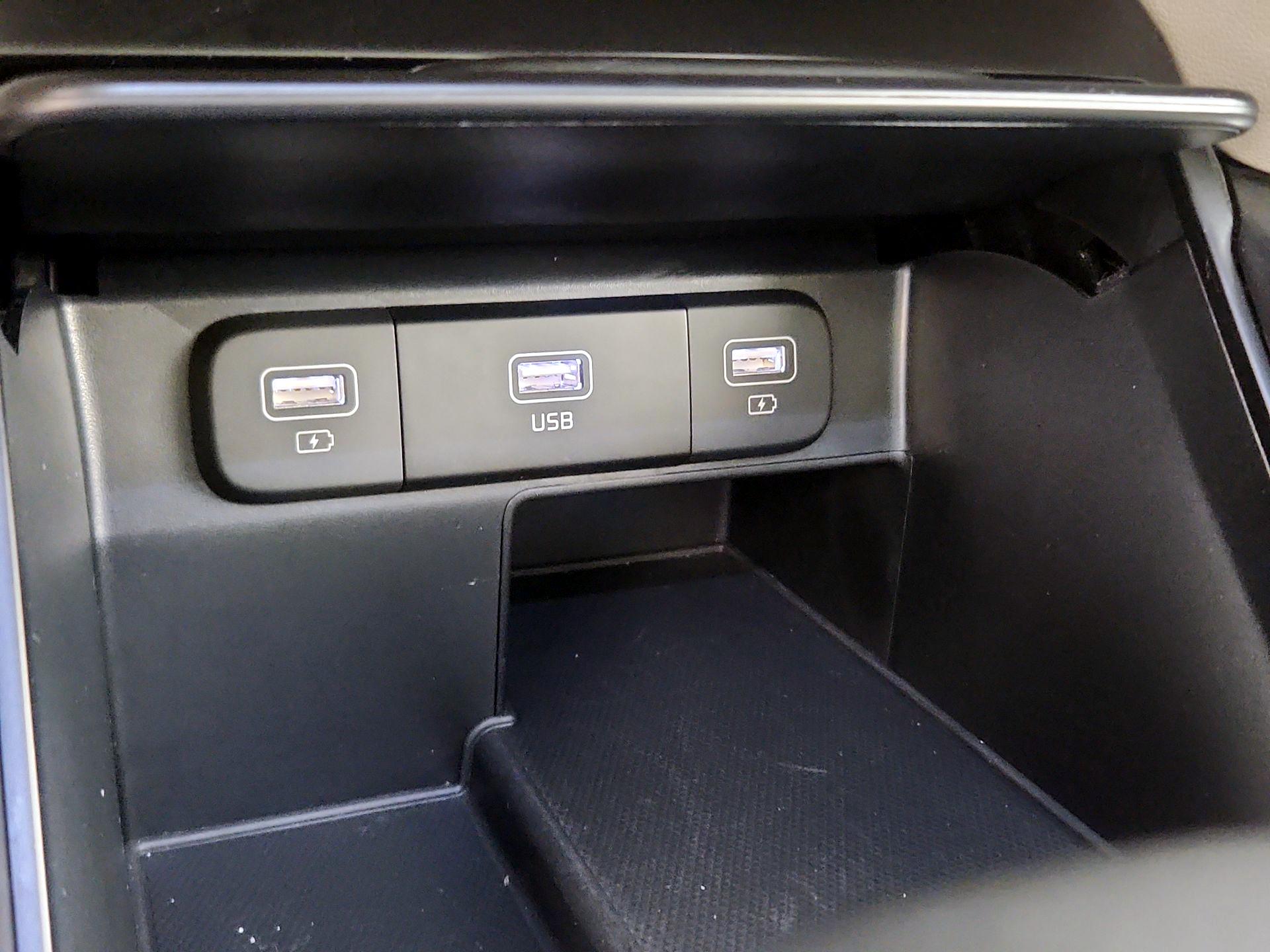 Thumbnail: 2022 Kia Sorento - 19