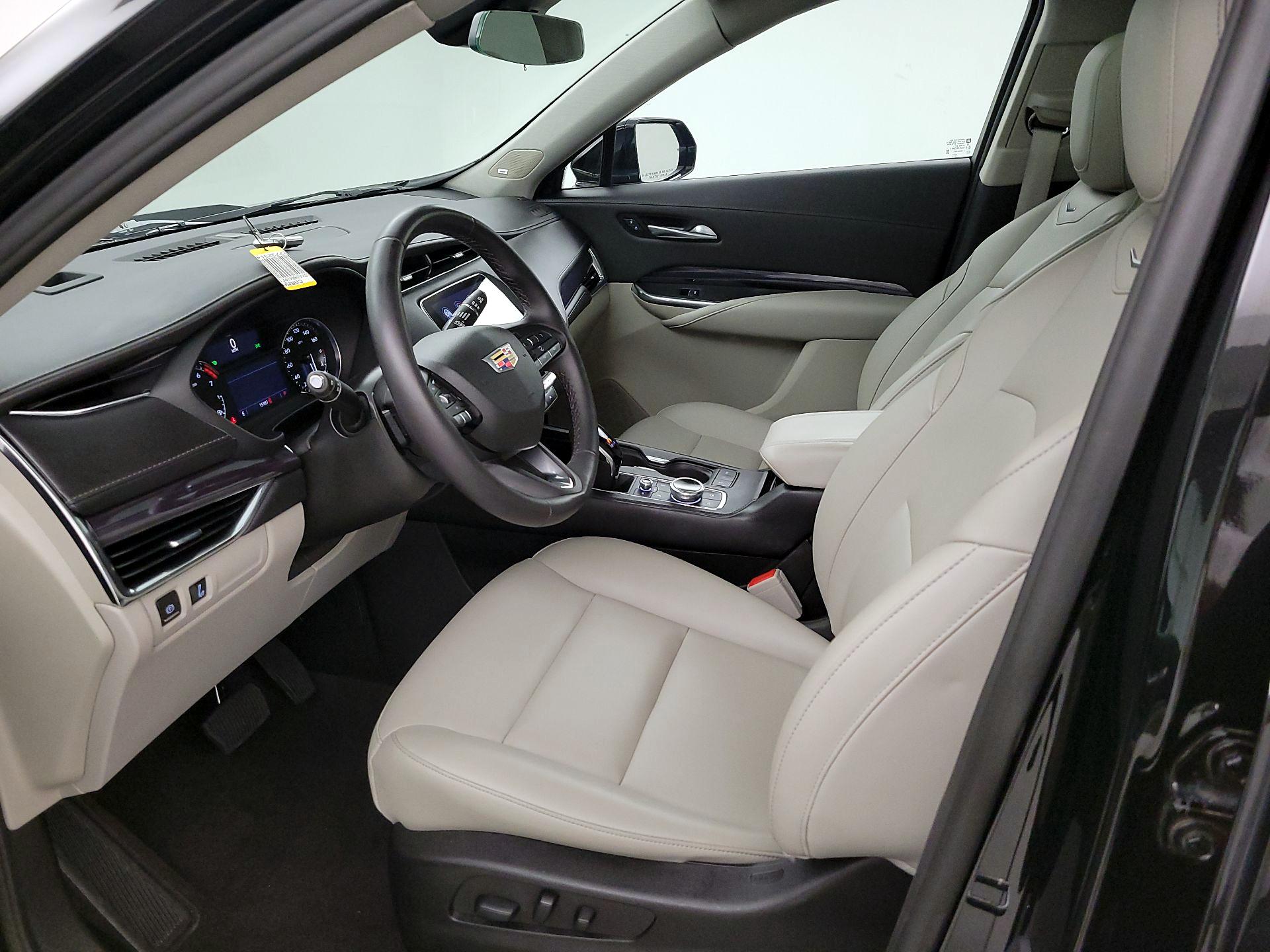 Thumbnail: 2023 Cadillac XT4 - 9