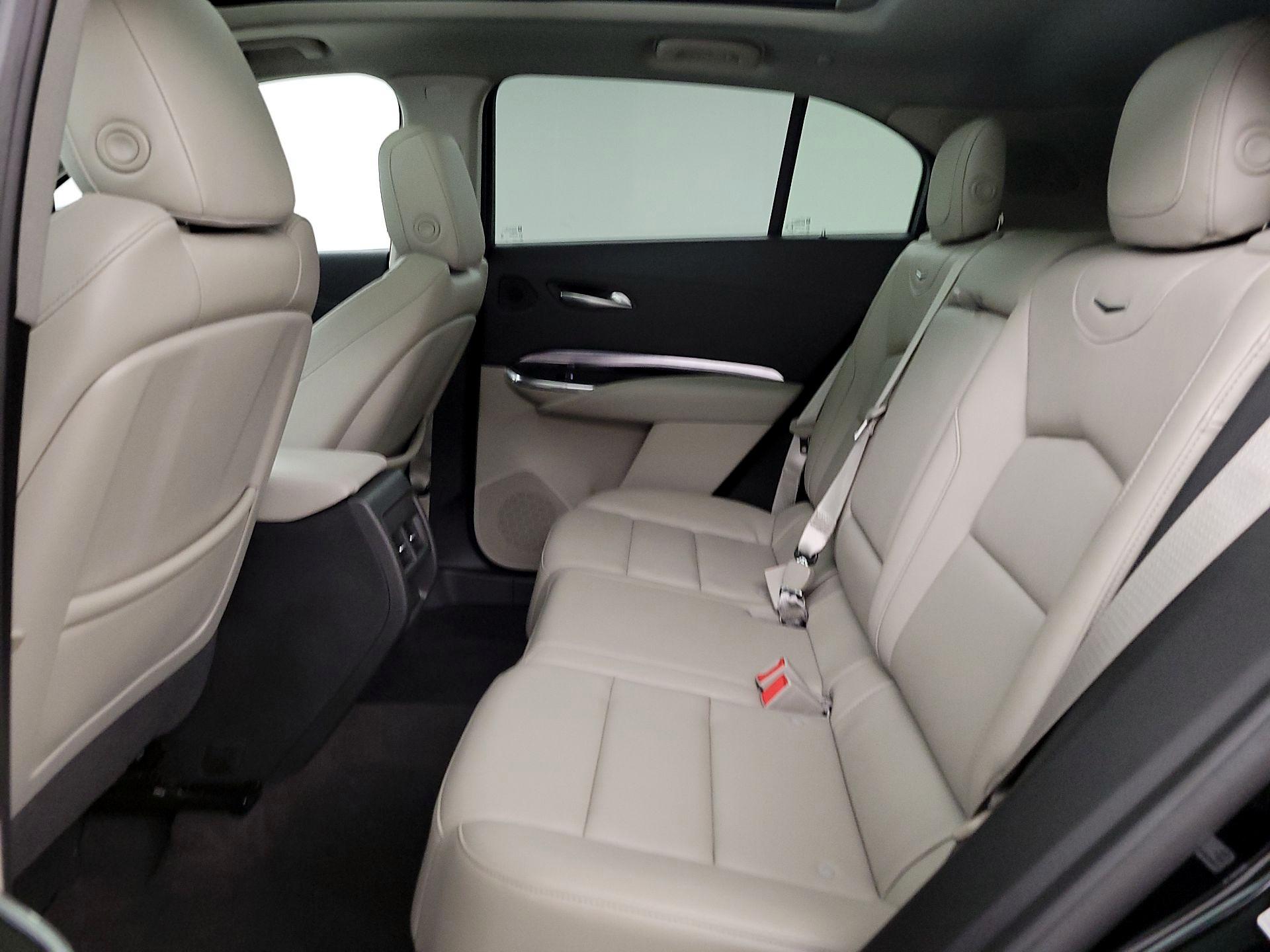 Thumbnail: 2023 Cadillac XT4 - 19