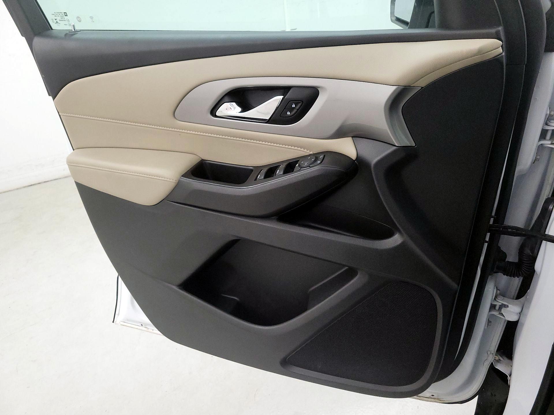Thumbnail: 2022 Chevrolet Traverse - 10
