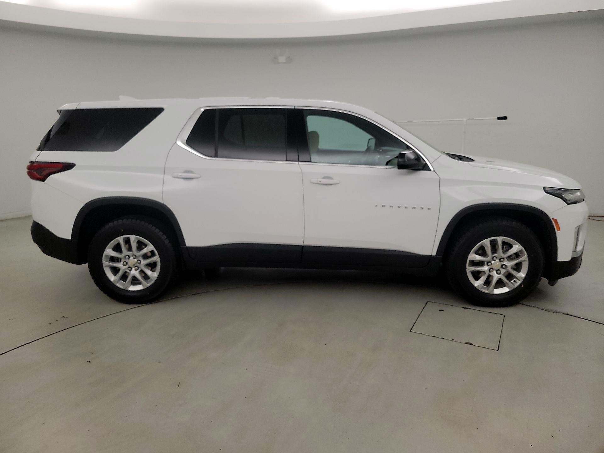Thumbnail: 2022 Chevrolet Traverse - 4