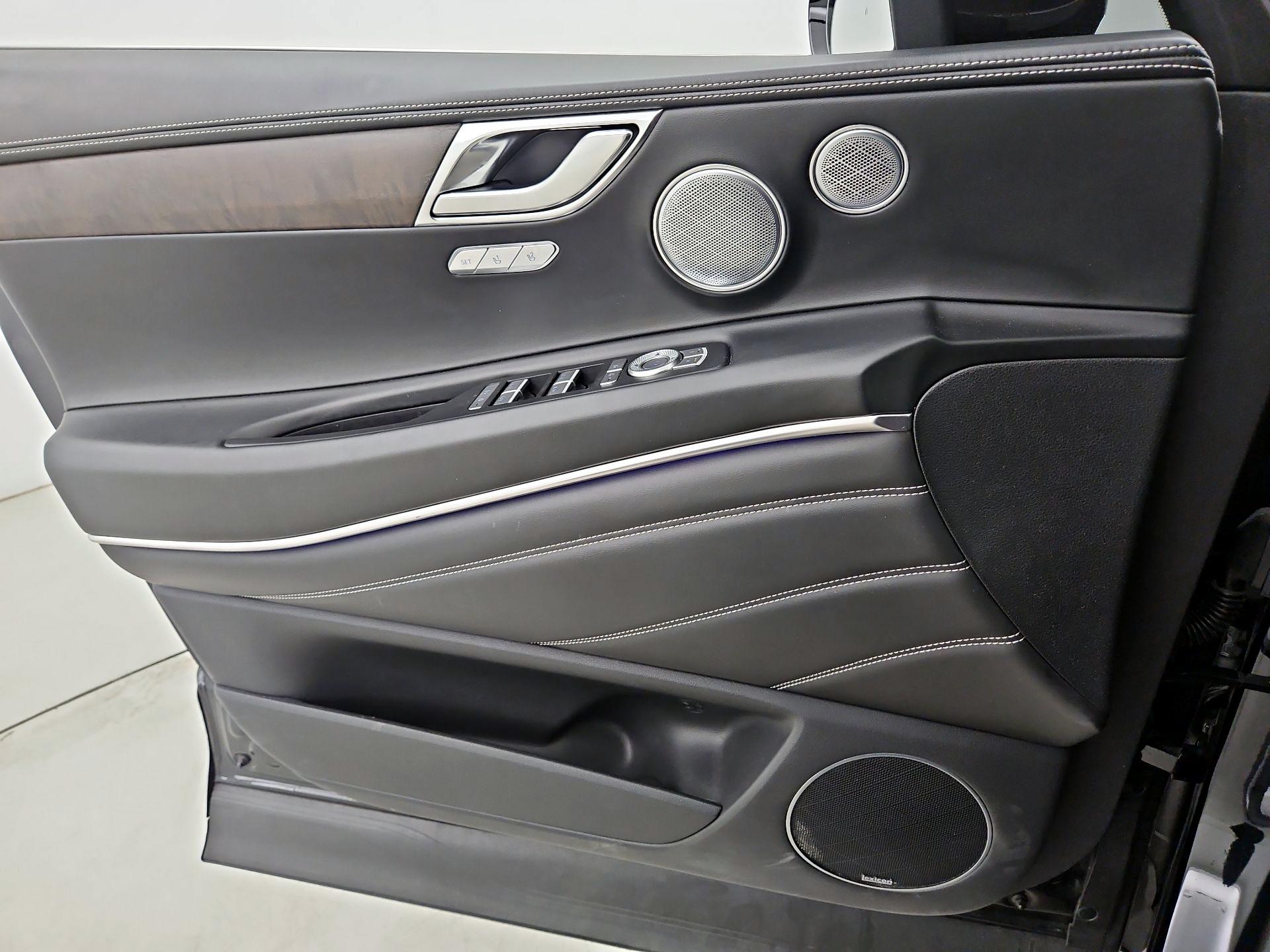 Thumbnail: 2021 Genesis GV80 - 12