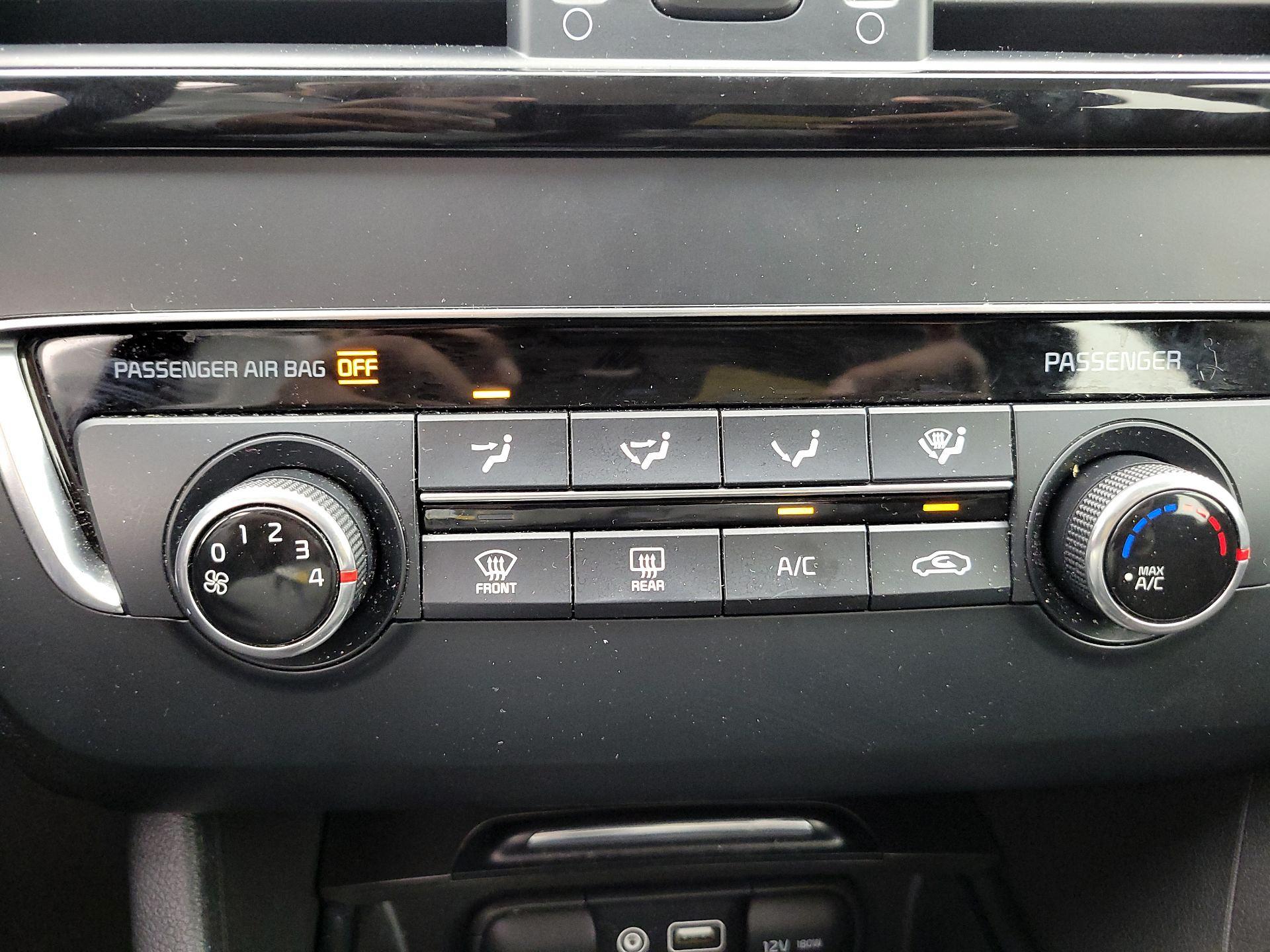 Thumbnail: 2016 Kia Optima - 16