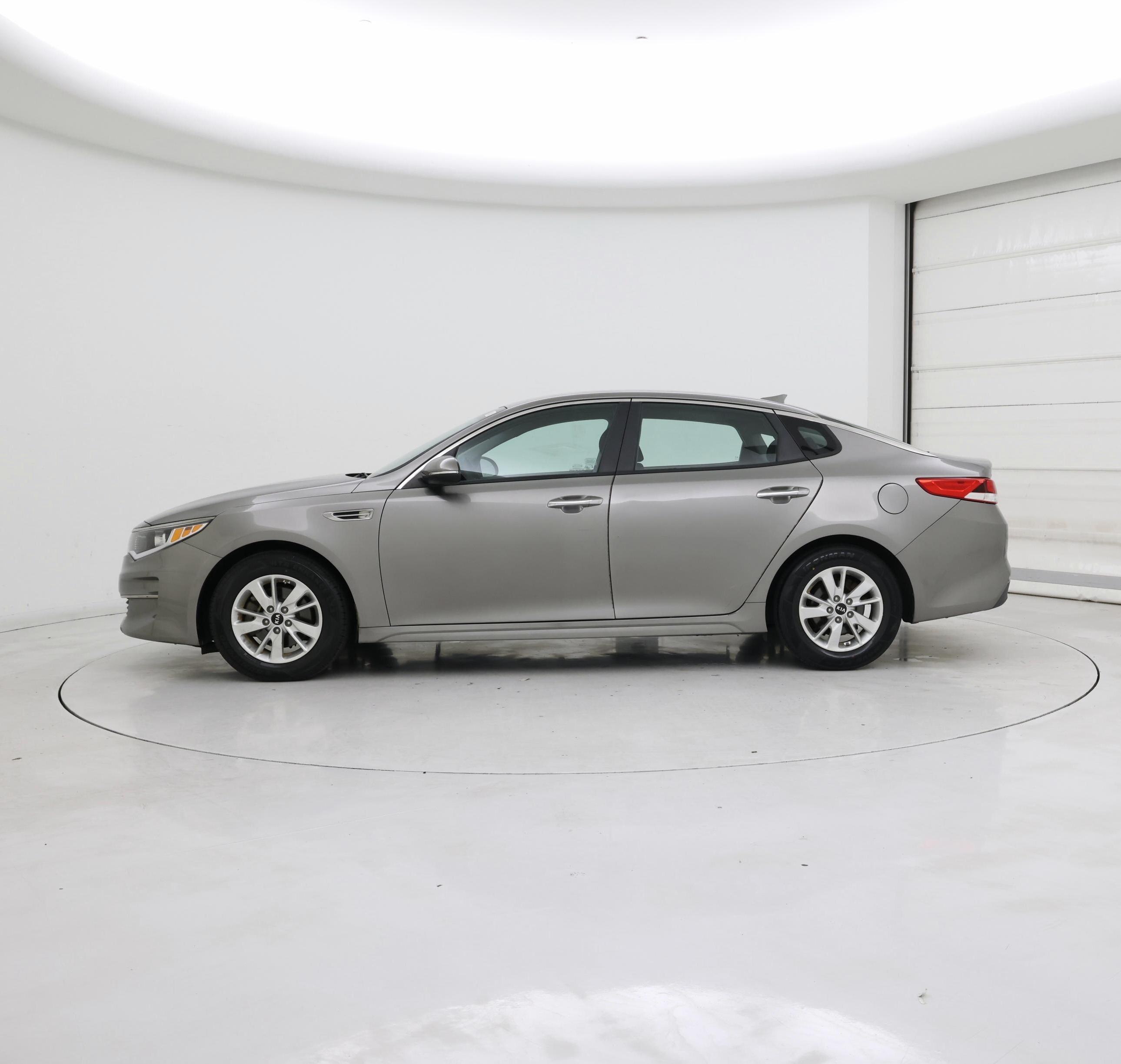 Thumbnail: 2016 Kia Optima - 3