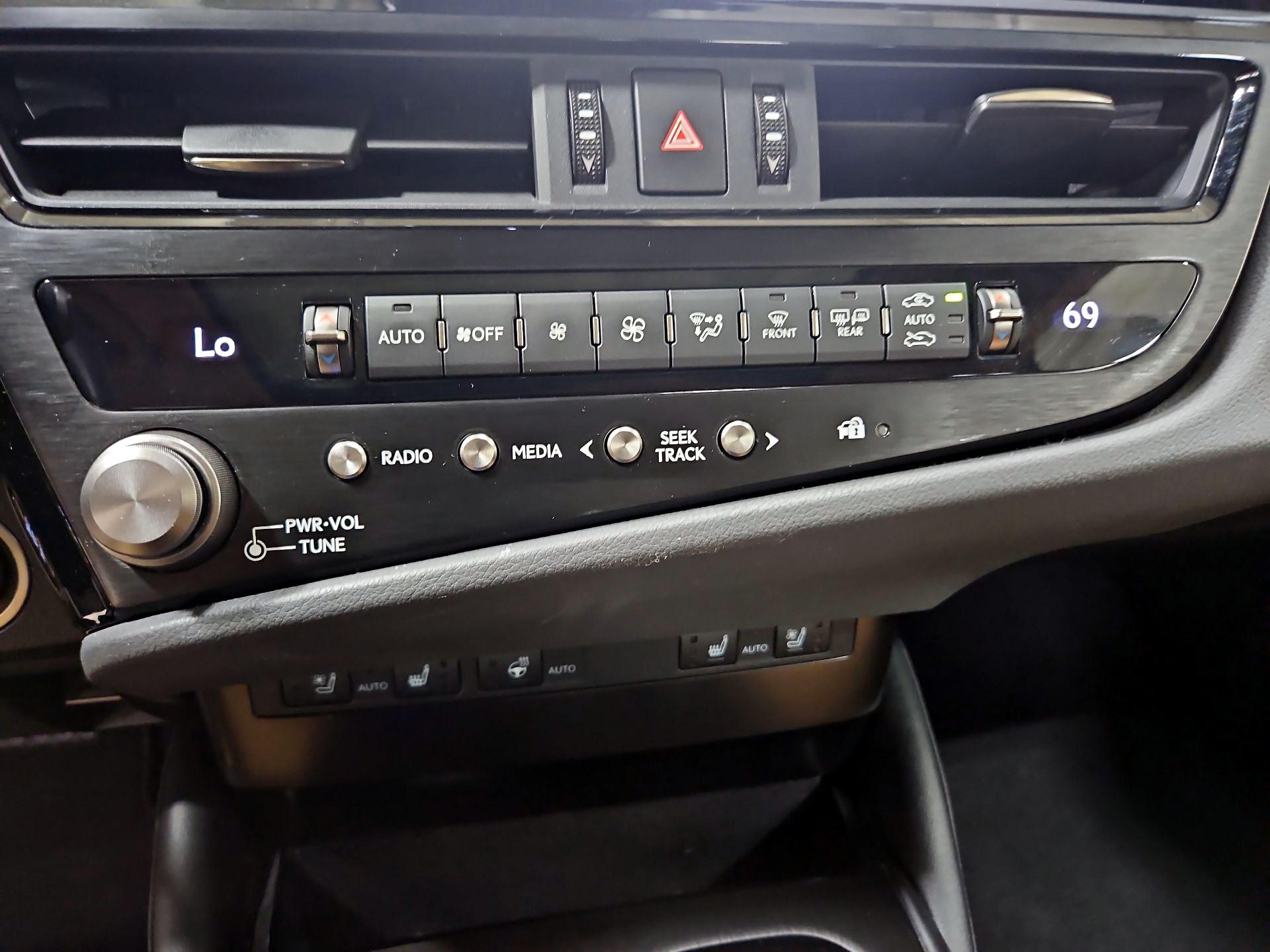 Thumbnail: 2024 Lexus ES - 16