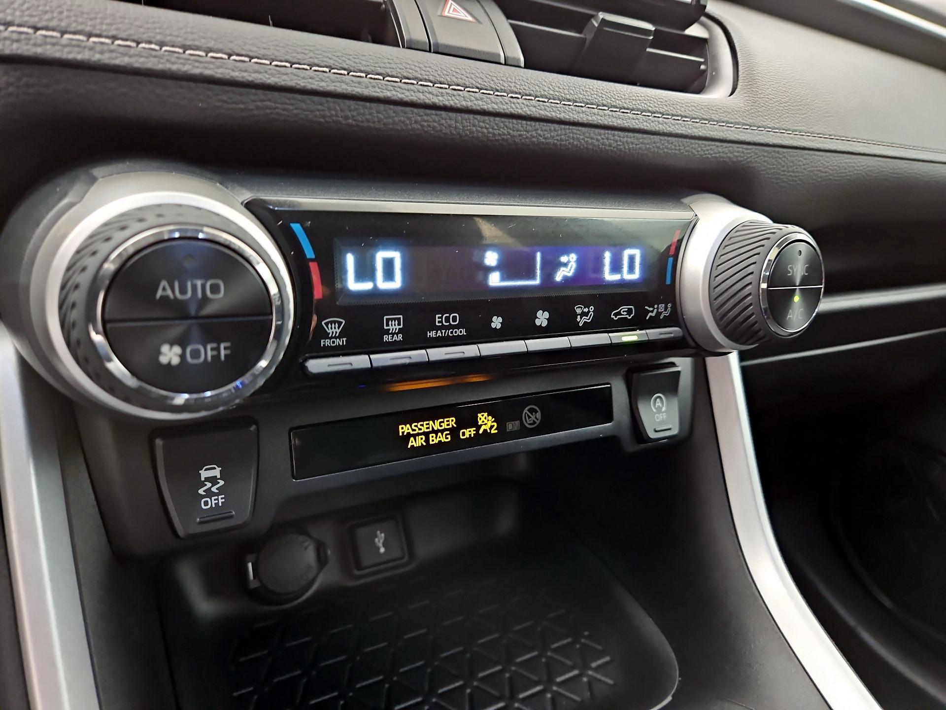 Thumbnail: 2020 Toyota RAV4 - 16