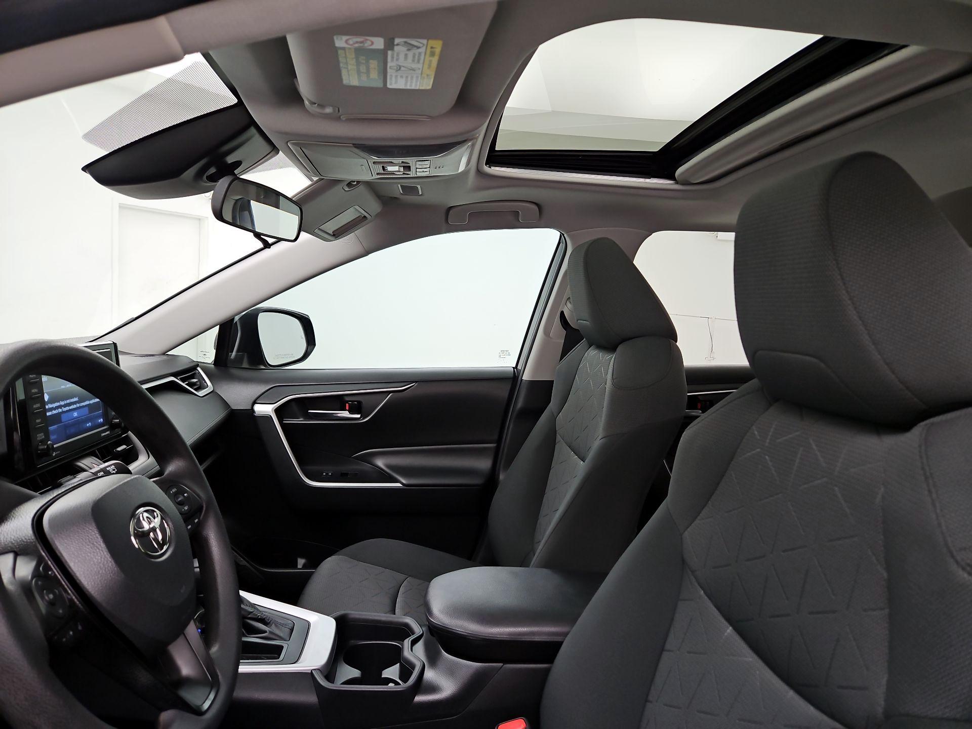 Thumbnail: 2020 Toyota RAV4 - 19