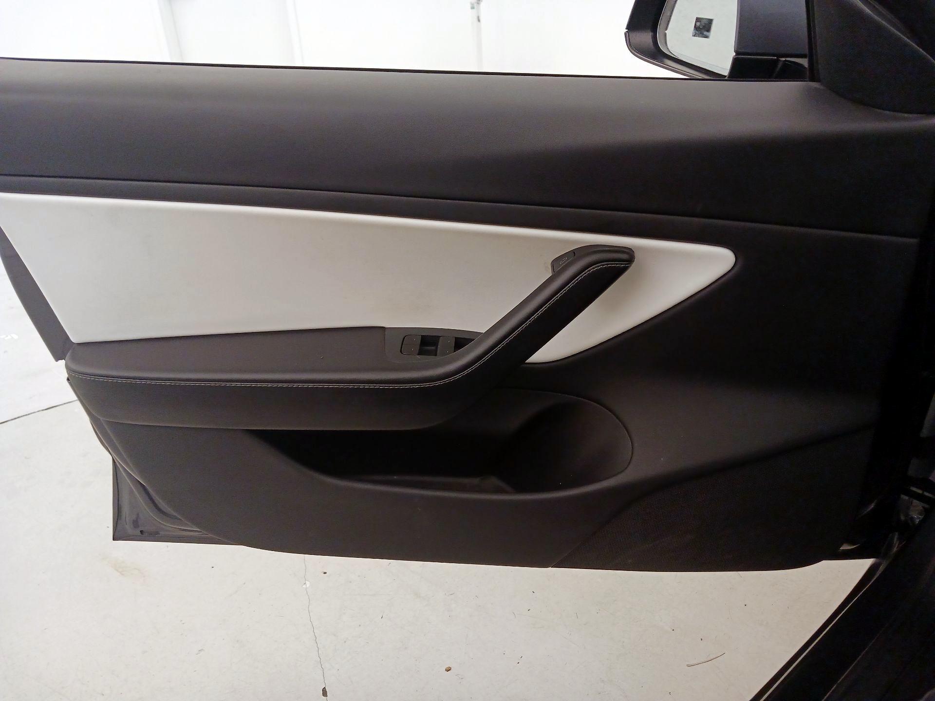 Thumbnail: 2021 Tesla Model 3 - 12