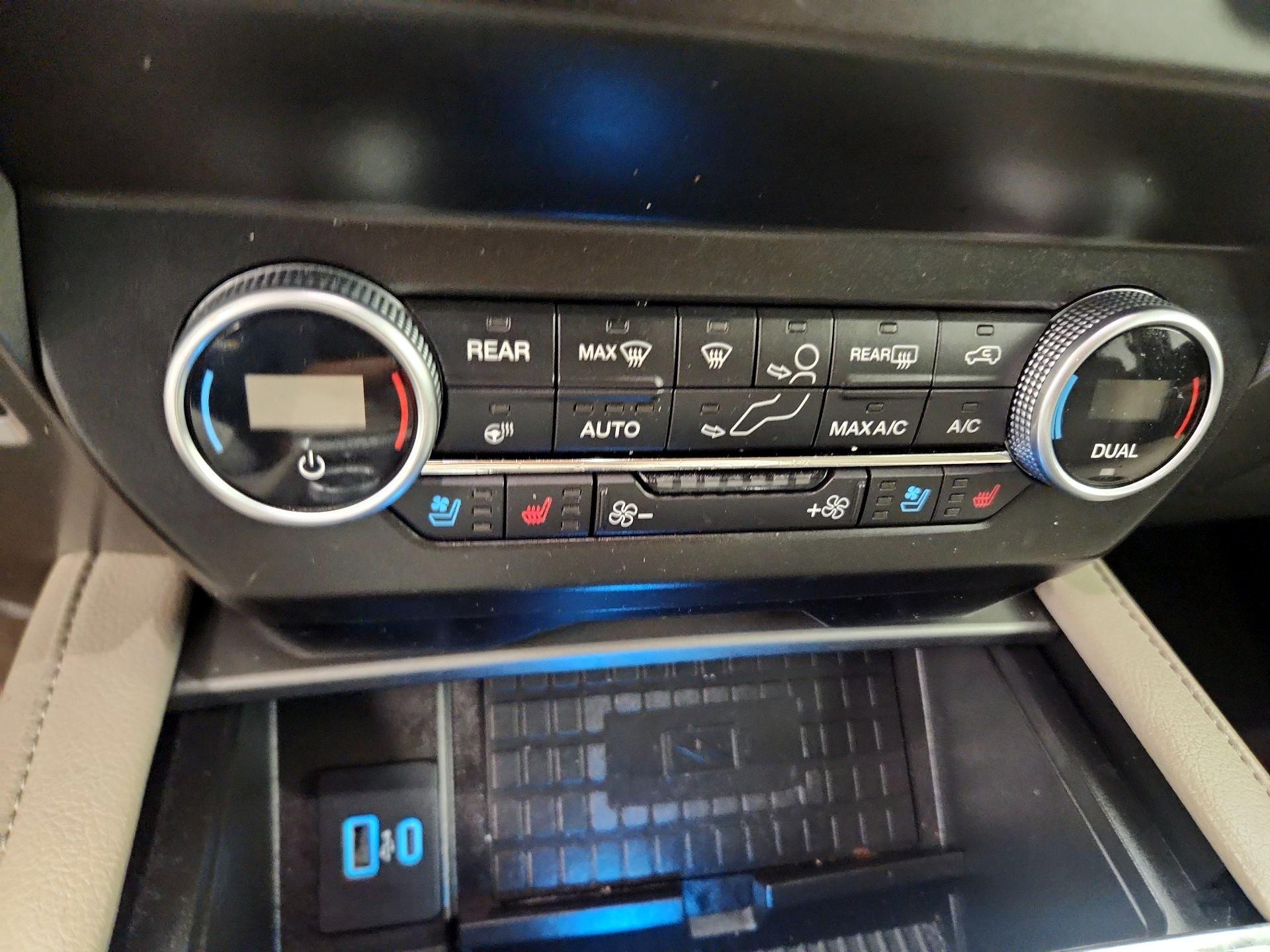 Thumbnail: 2021 Ford Expedition - 16