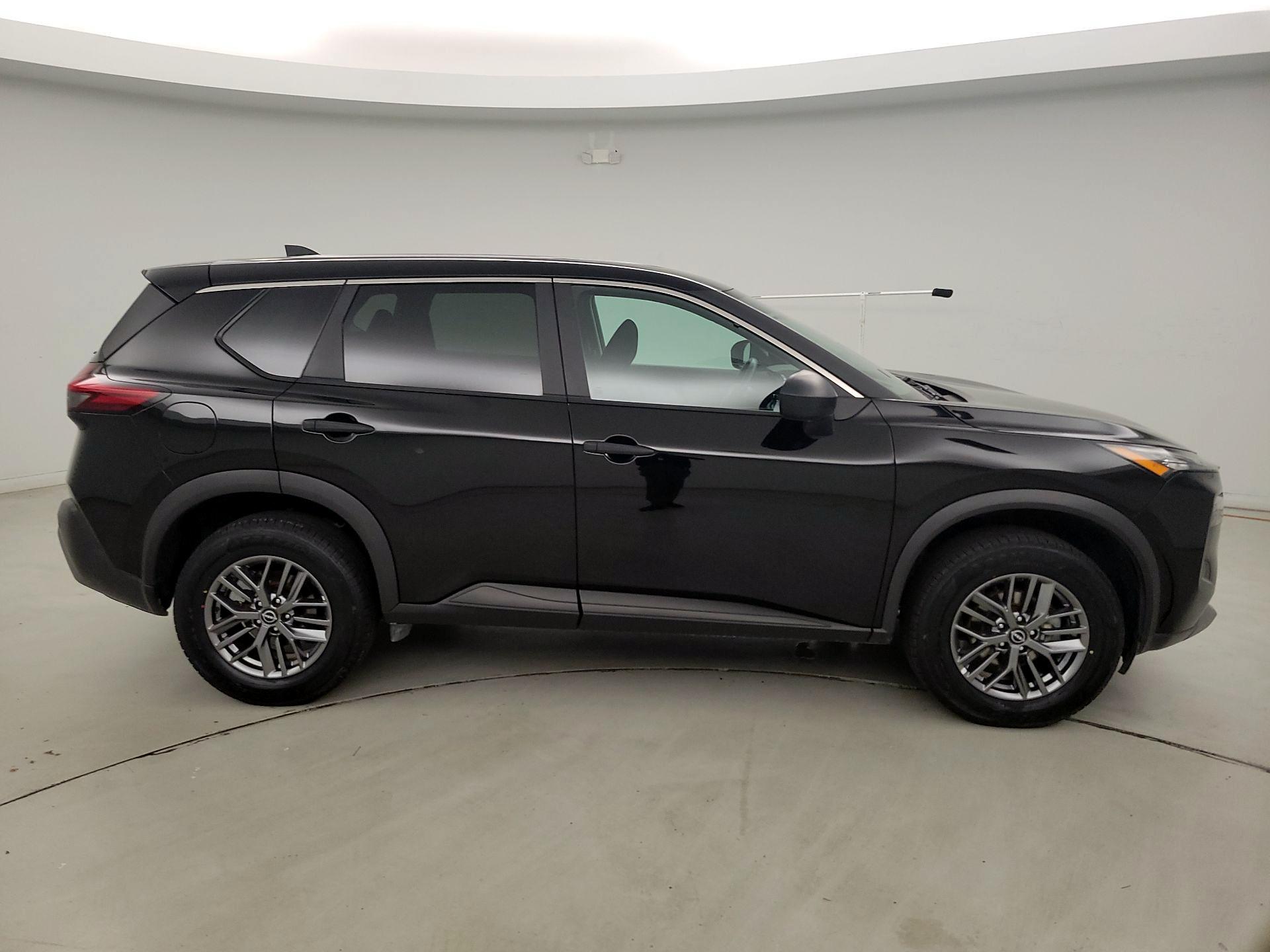 Thumbnail: 2023 Nissan Rogue - 4