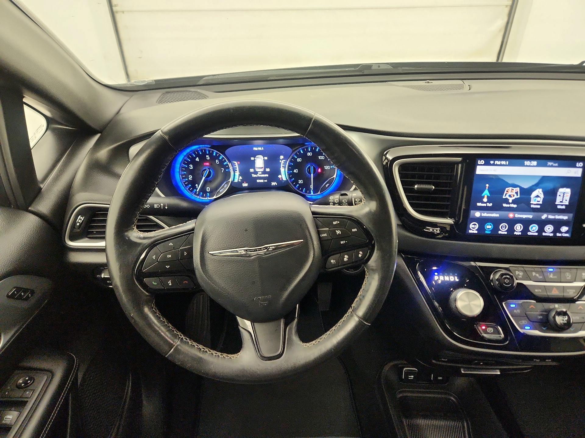 Thumbnail: 2020 Chrysler Pacifica - 10