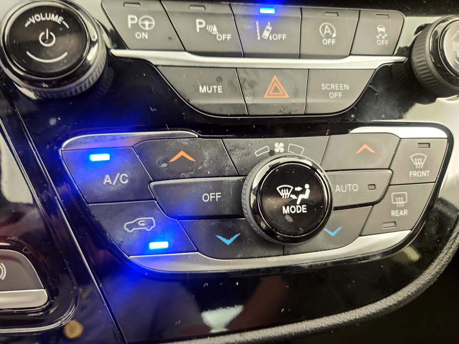 Thumbnail: 2020 Chrysler Pacifica - 17