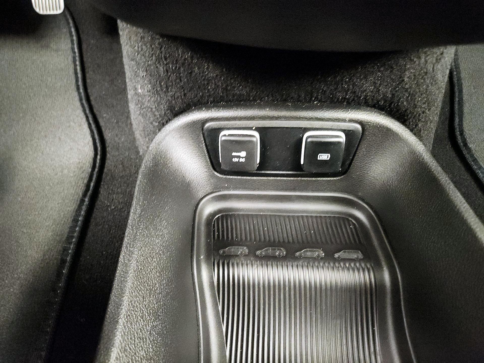 Thumbnail: 2020 Chrysler Pacifica - 19