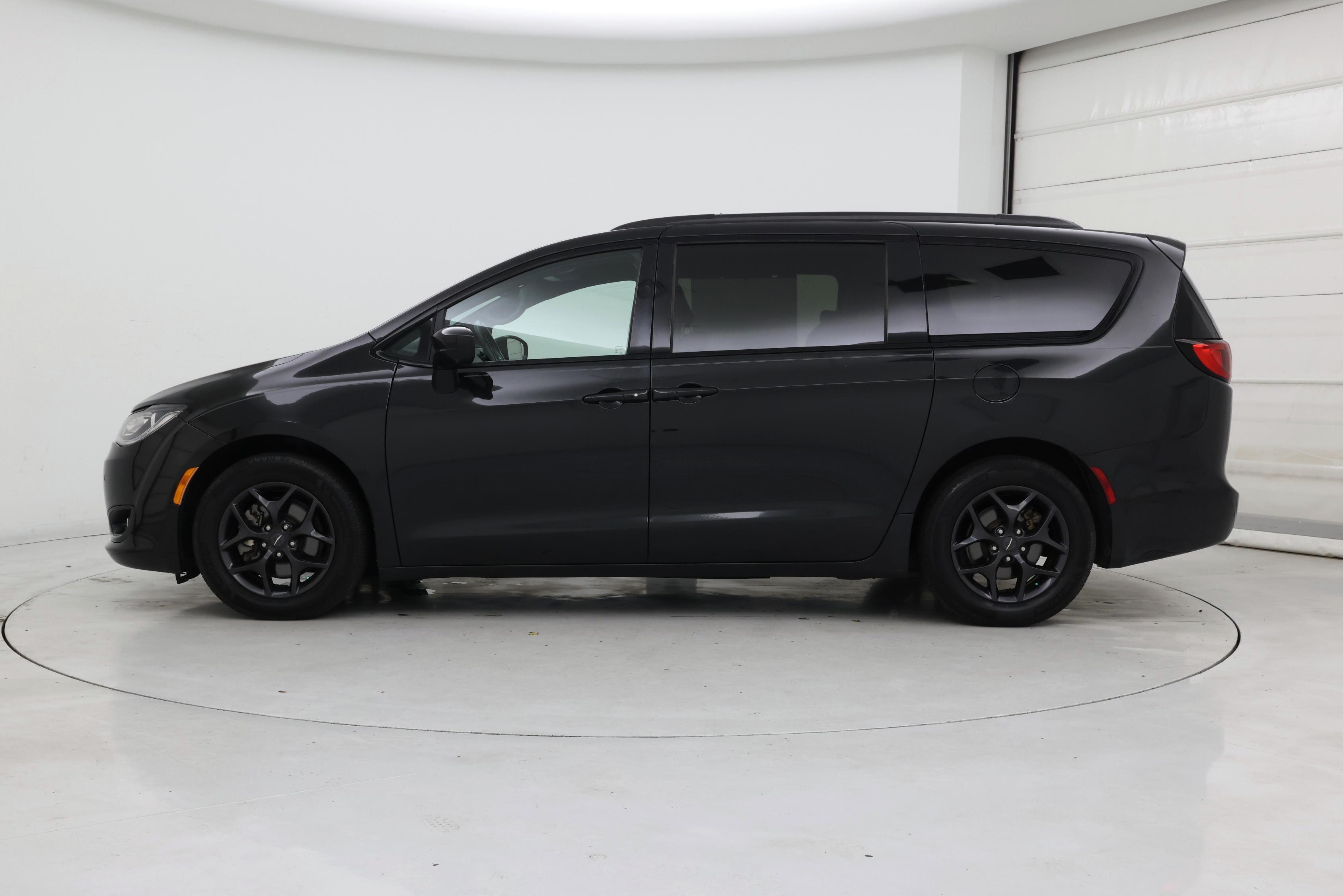 Thumbnail: 2020 Chrysler Pacifica - 3